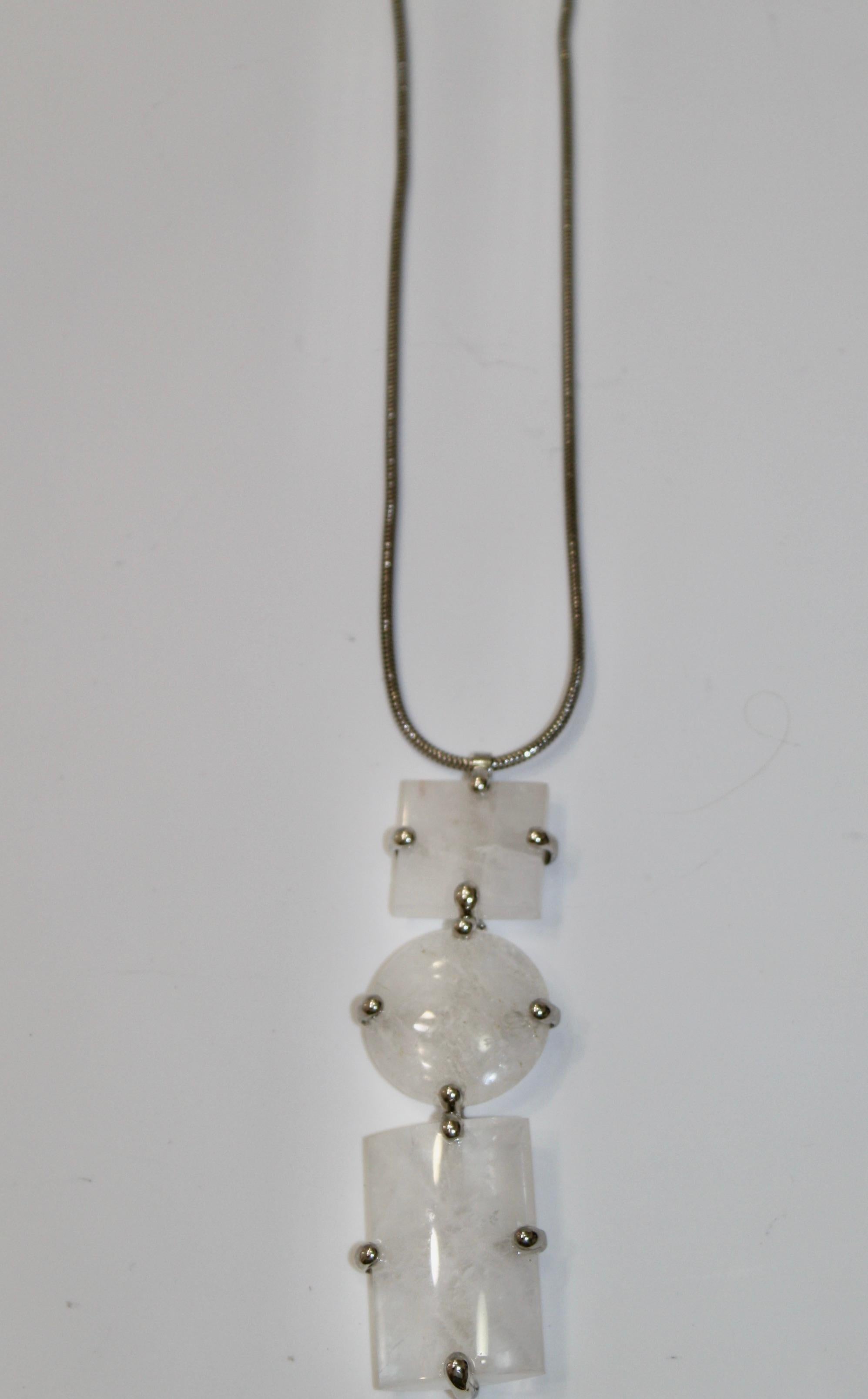 Palladium rope chain and 3 rock crystal stones in a square, circle and rectangle shapes.  Lassical and elegant with a modern flair.
This designer was Robert Goossens personal assistant in all of his creations. She worked by his side for 20 years