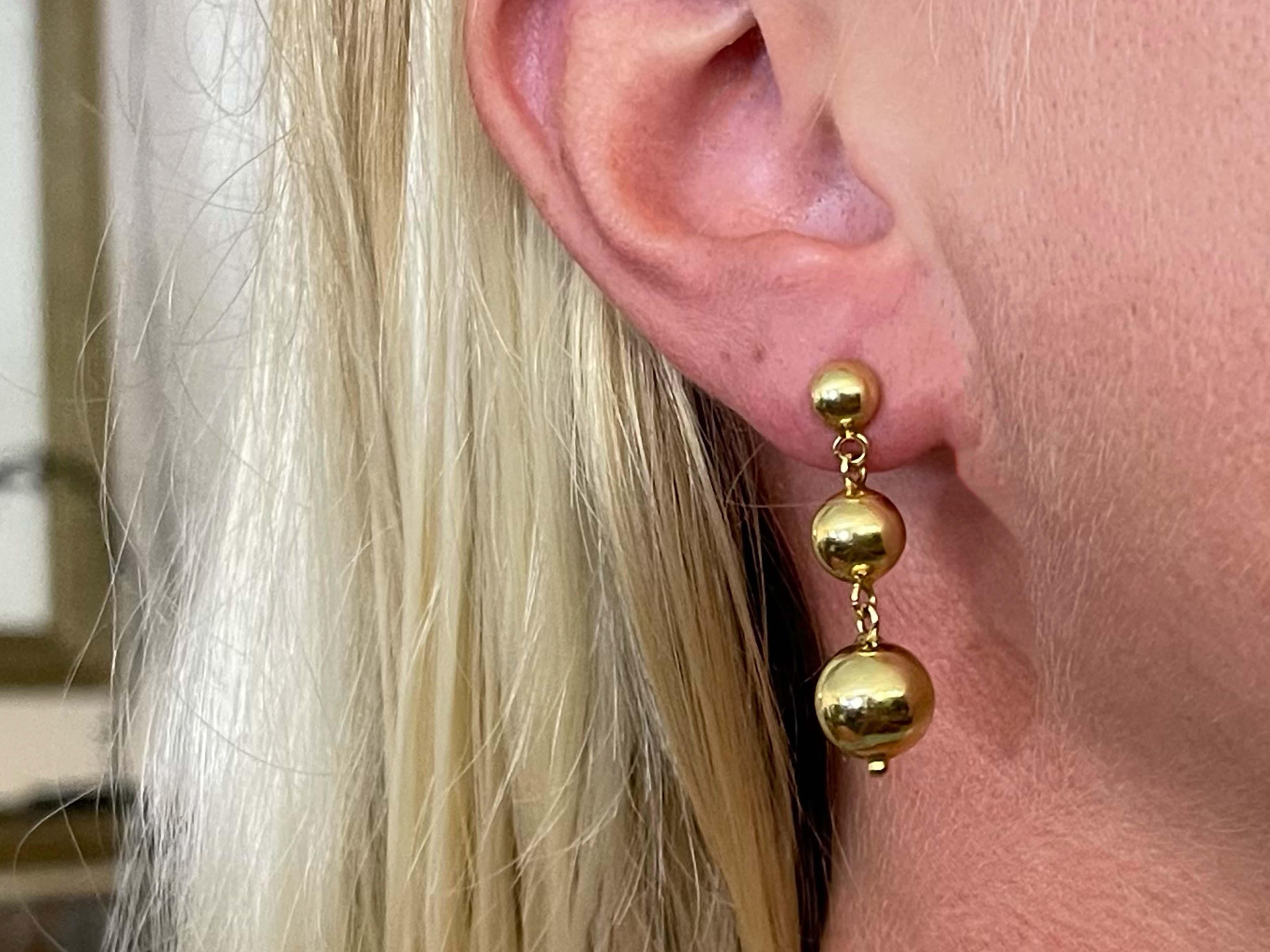 Earrings Specifications:

Metal: 18K Yellow Gold

Total Weight: 5.3 Grams

Stamped: 