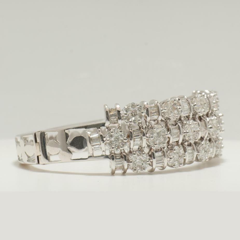 Pulsera de triple fila de diamantes en oro macizo de 14k (certificado) Corte baguette en venta