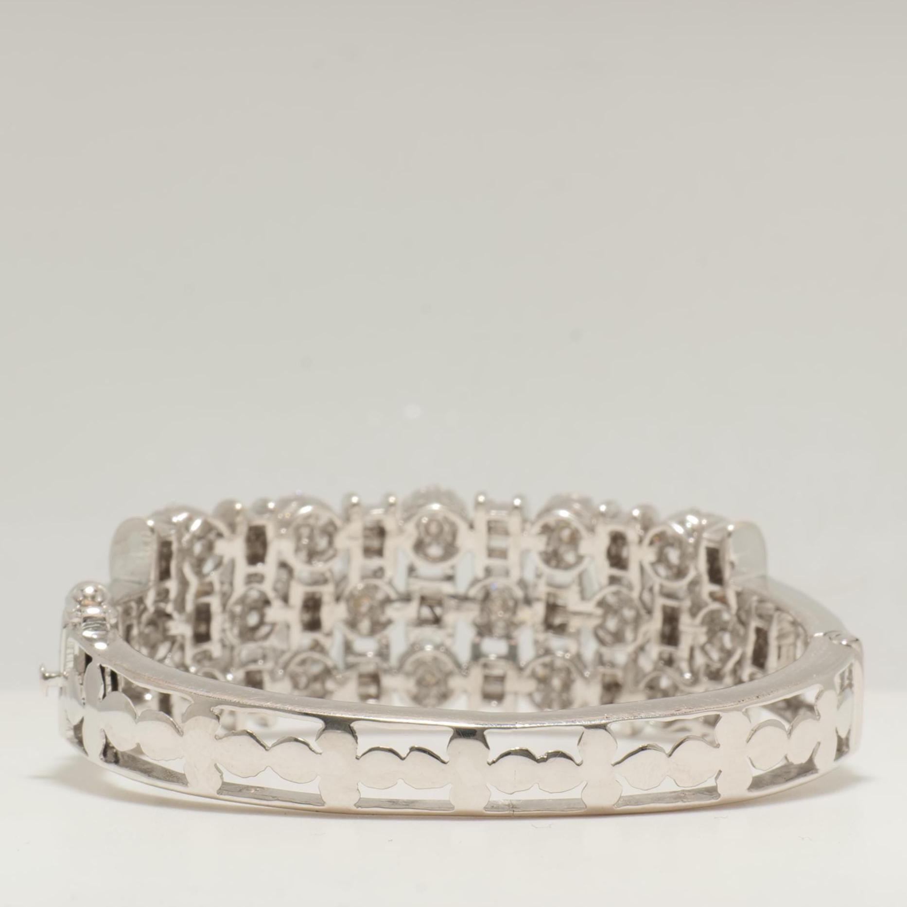 Pulsera de triple fila de diamantes en oro macizo de 14k (certificado) en venta 2