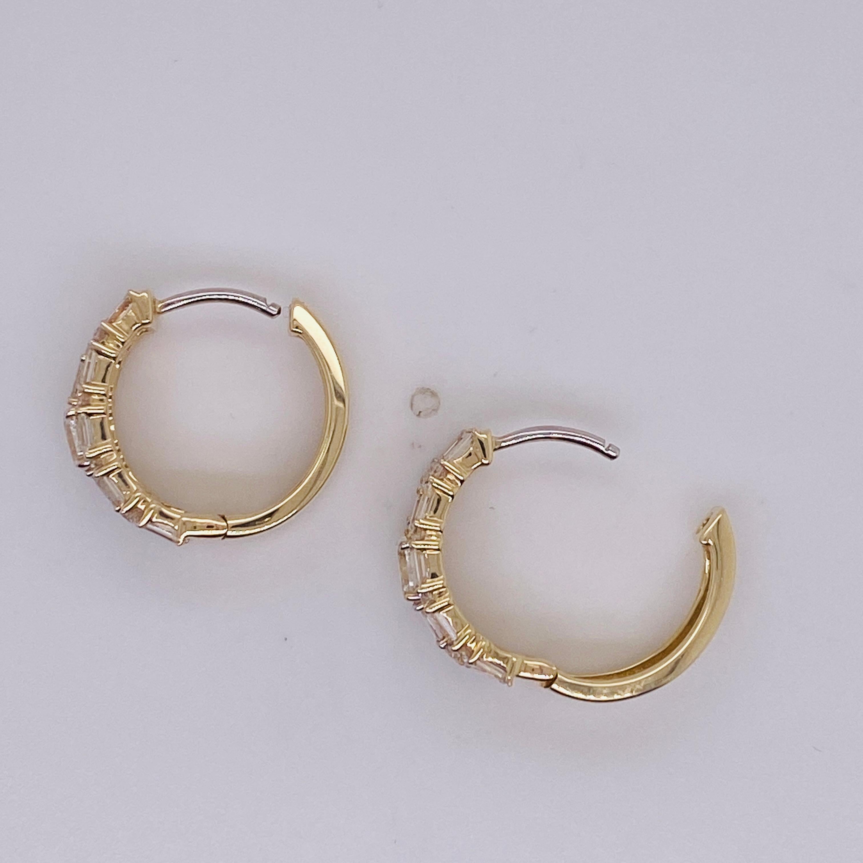 Donna Cerchi Huggie a tripla fila con 1,5 carati di diamanti, scintillio audace, in oro giallo 14K in vendita