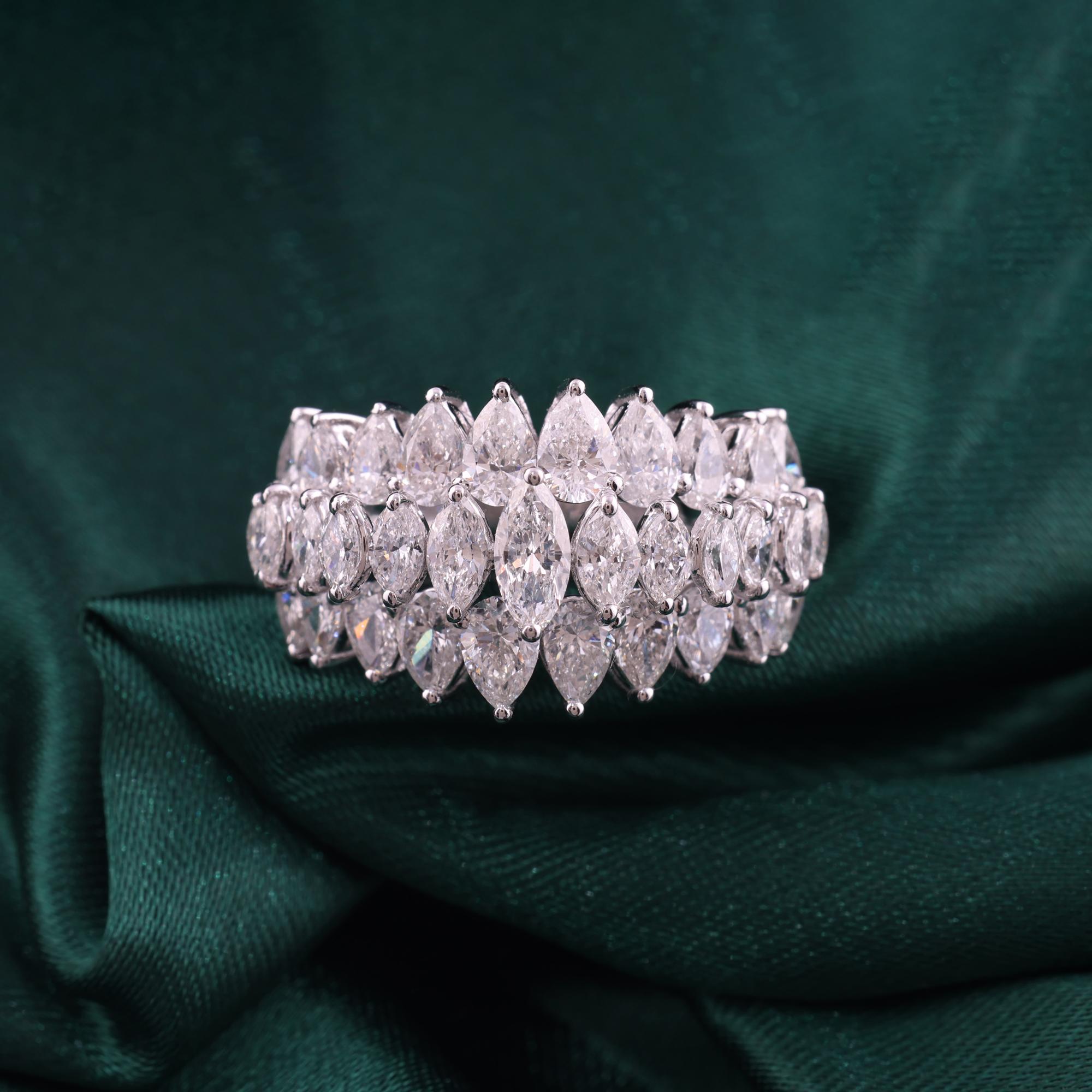 Anello a fascia larga con diamante Marquise e Pera a tre file in oro bianco 14K In condizioni Nuovo in vendita a Diera, Dubai