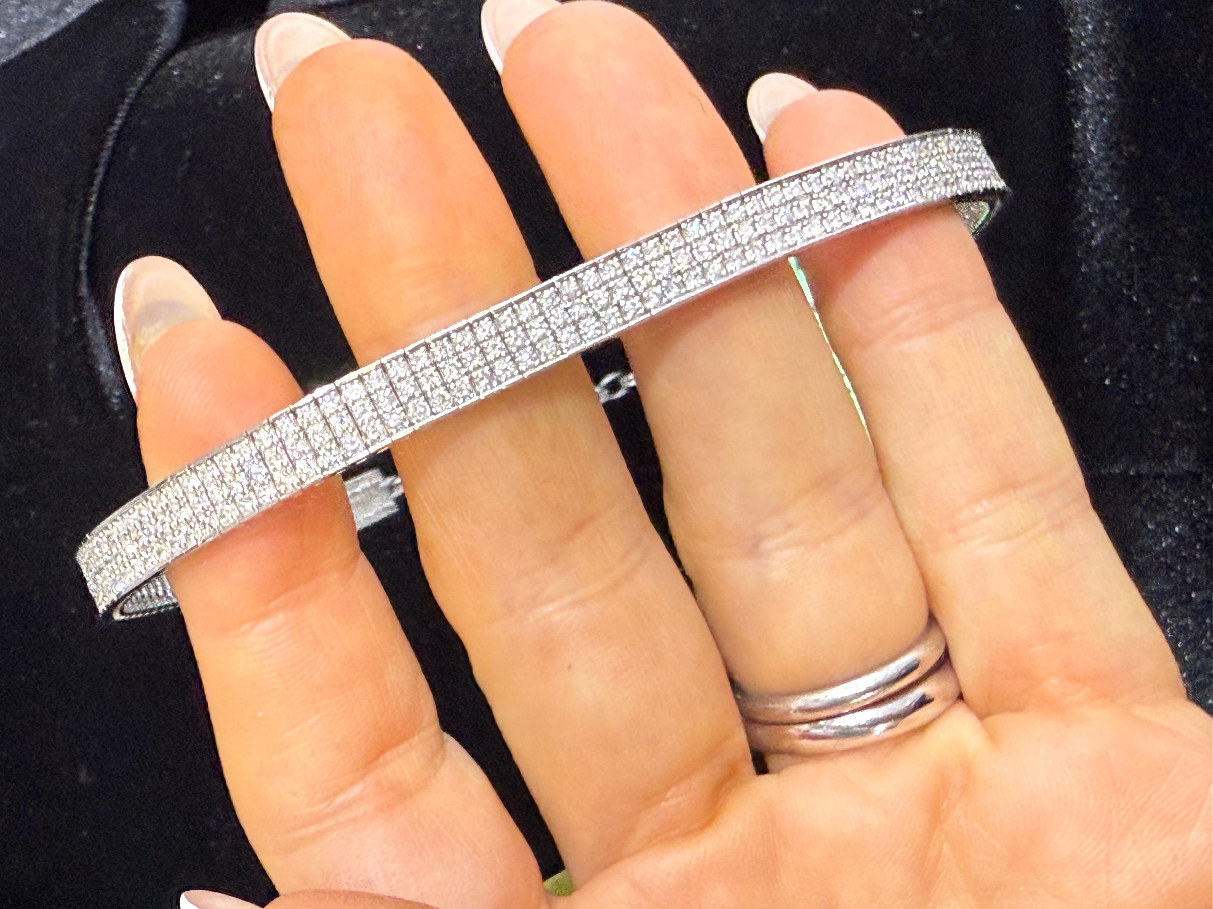Triple Row Pave Set 14K Weißgold Diamant-Armreif (Rundschliff) im Angebot
