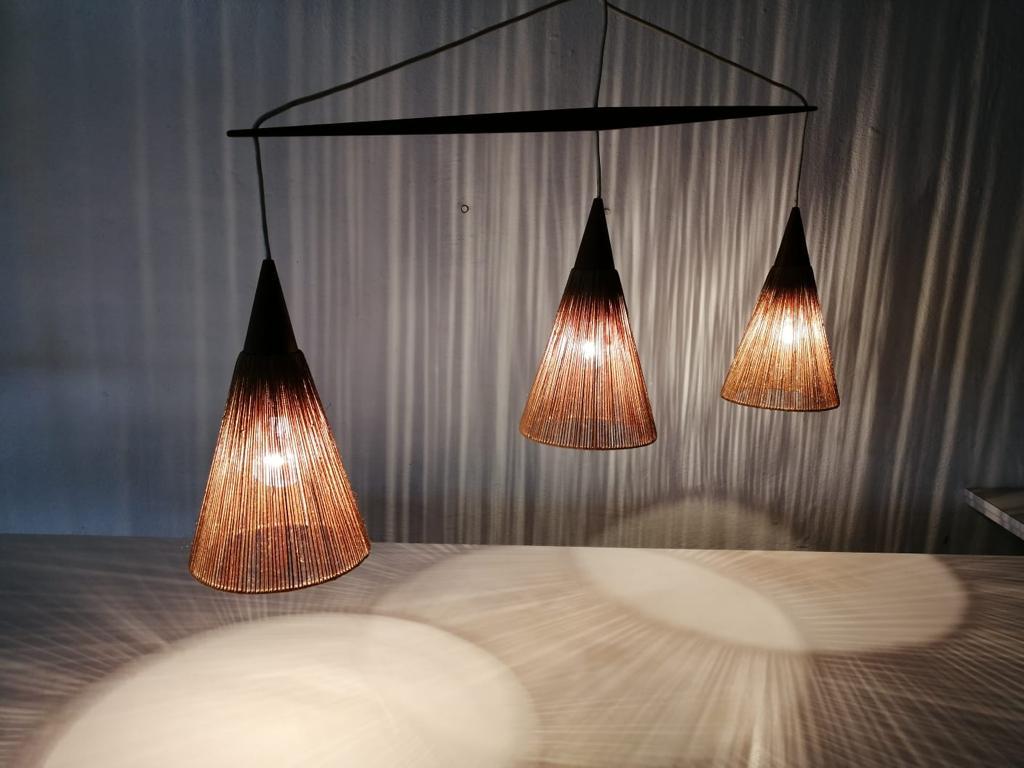Teak and natural ropes triple shade ceiling lamp by Ib Fabiansen for Fog & Mørup, 1960s, Denmark


Scandinavian Mid-Century Modern chandelier
with natural ropes or sisal strings

Lamp is in good condition and very clean. 

This lamp works