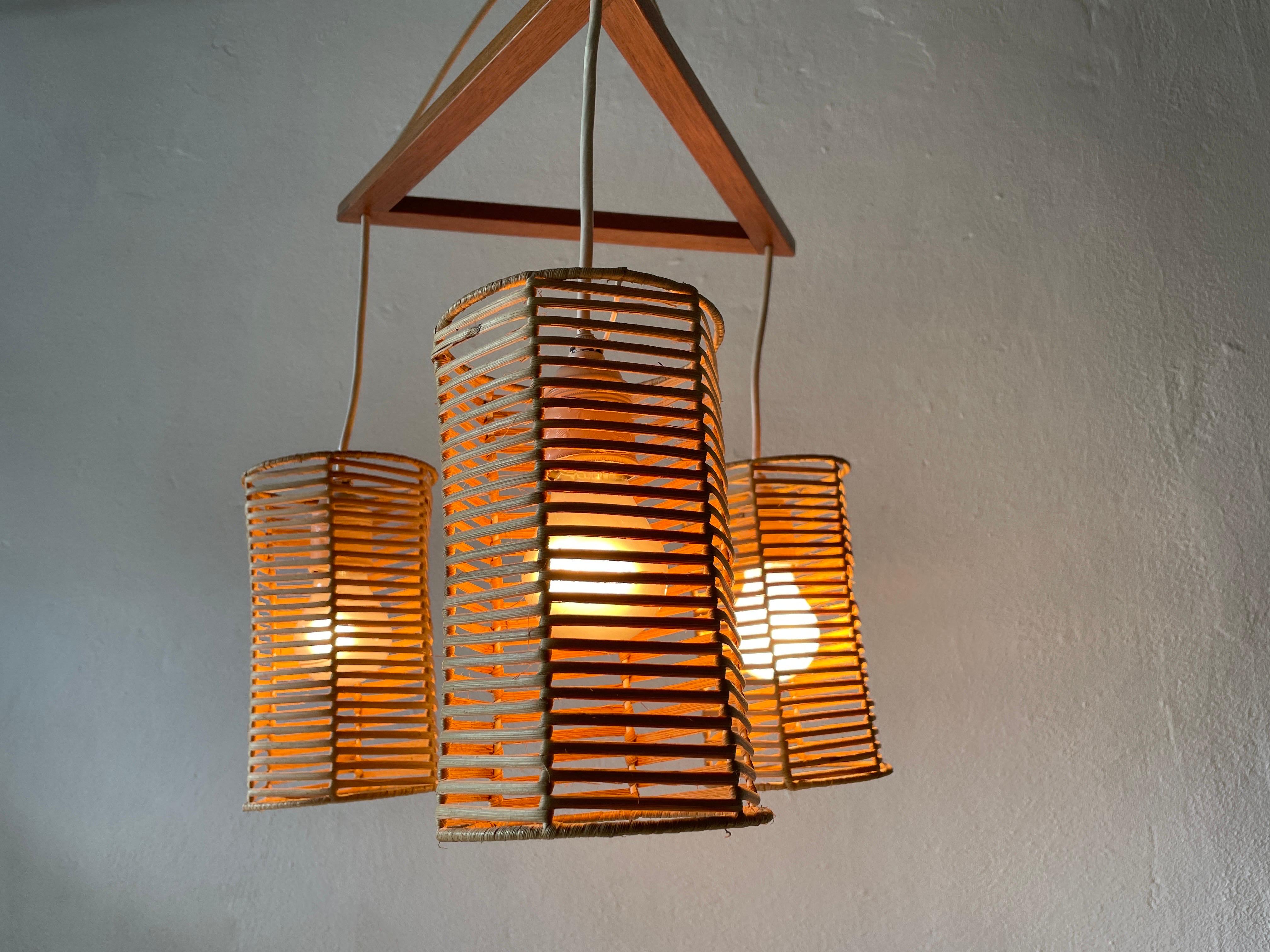 Lampe à suspension à trois abat-jour en osier et bois, années 1960, Allemagne en vente 6
