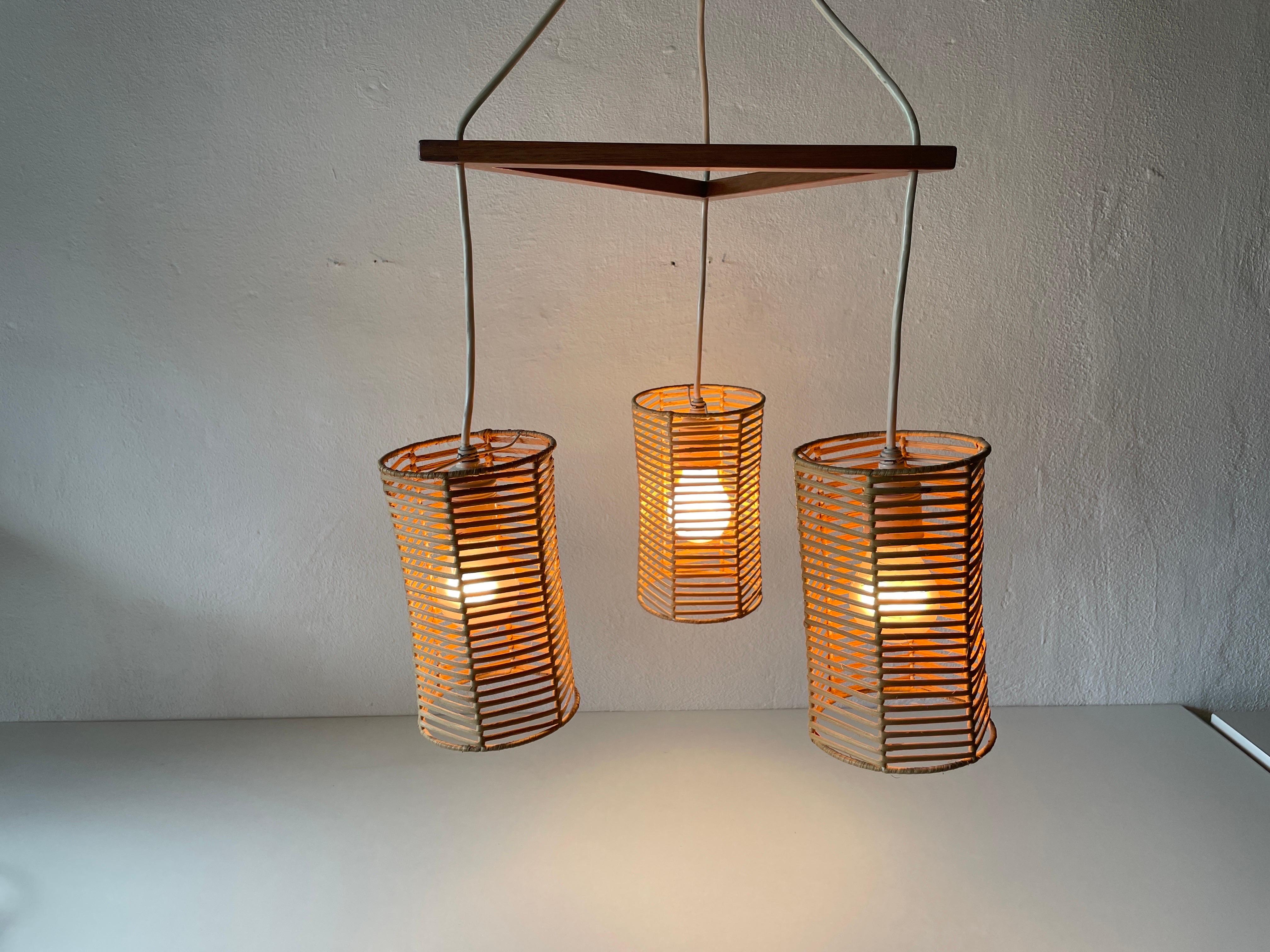 Lampe à suspension à trois abat-jour en osier et bois, années 1960, Allemagne en vente 9