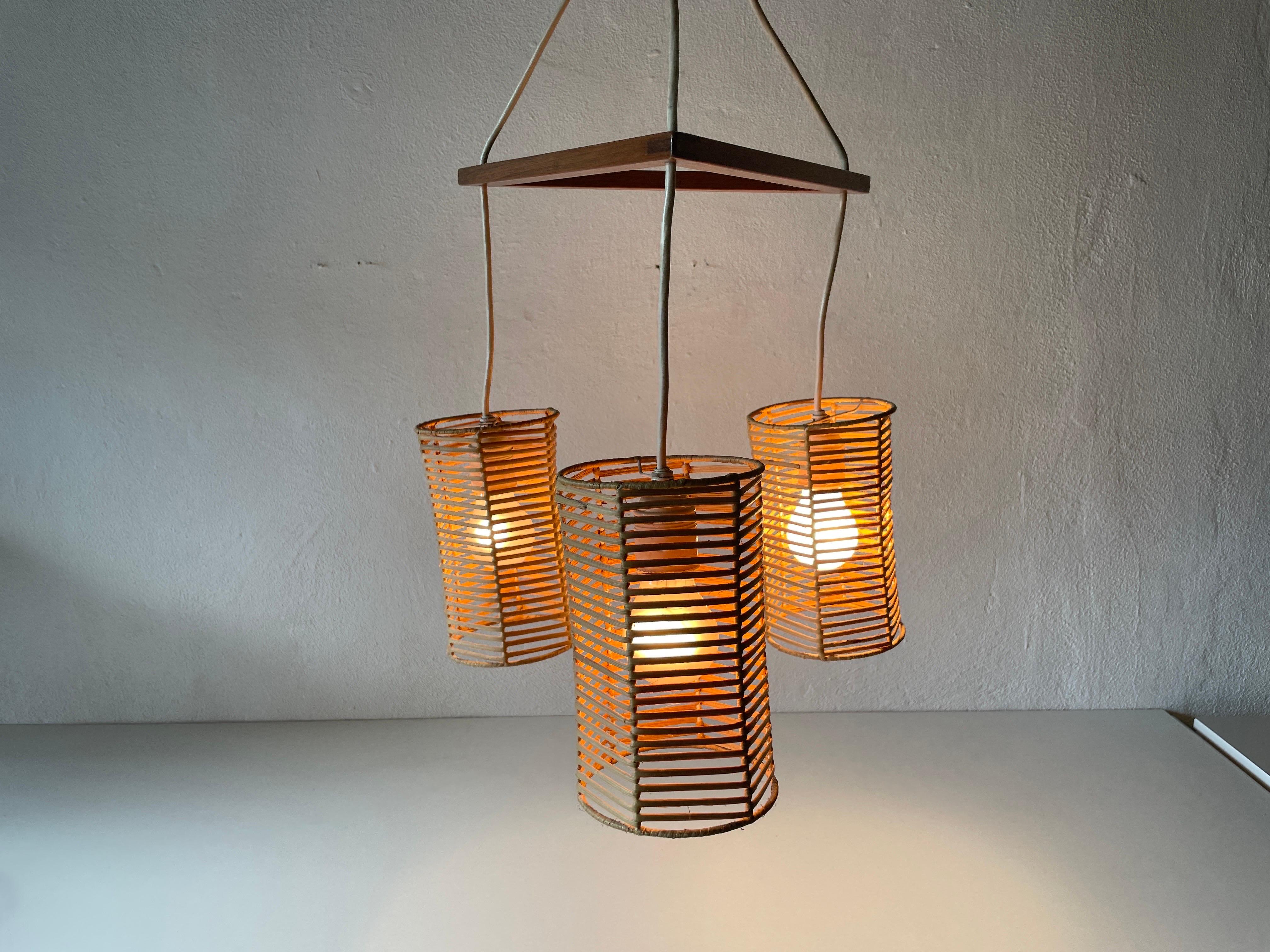 Lampe à suspension à trois abat-jour en osier et bois, années 1960, Allemagne en vente 10