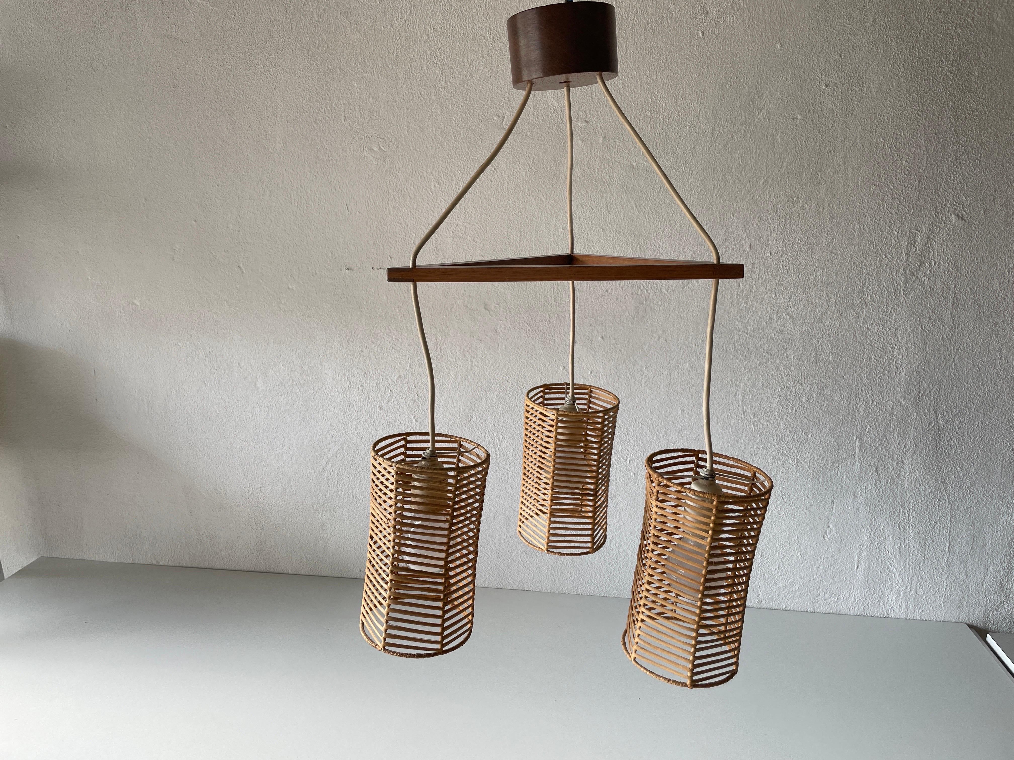 Lampe à suspension à trois abat-jour en osier et bois, années 1960, Allemagne en vente 1