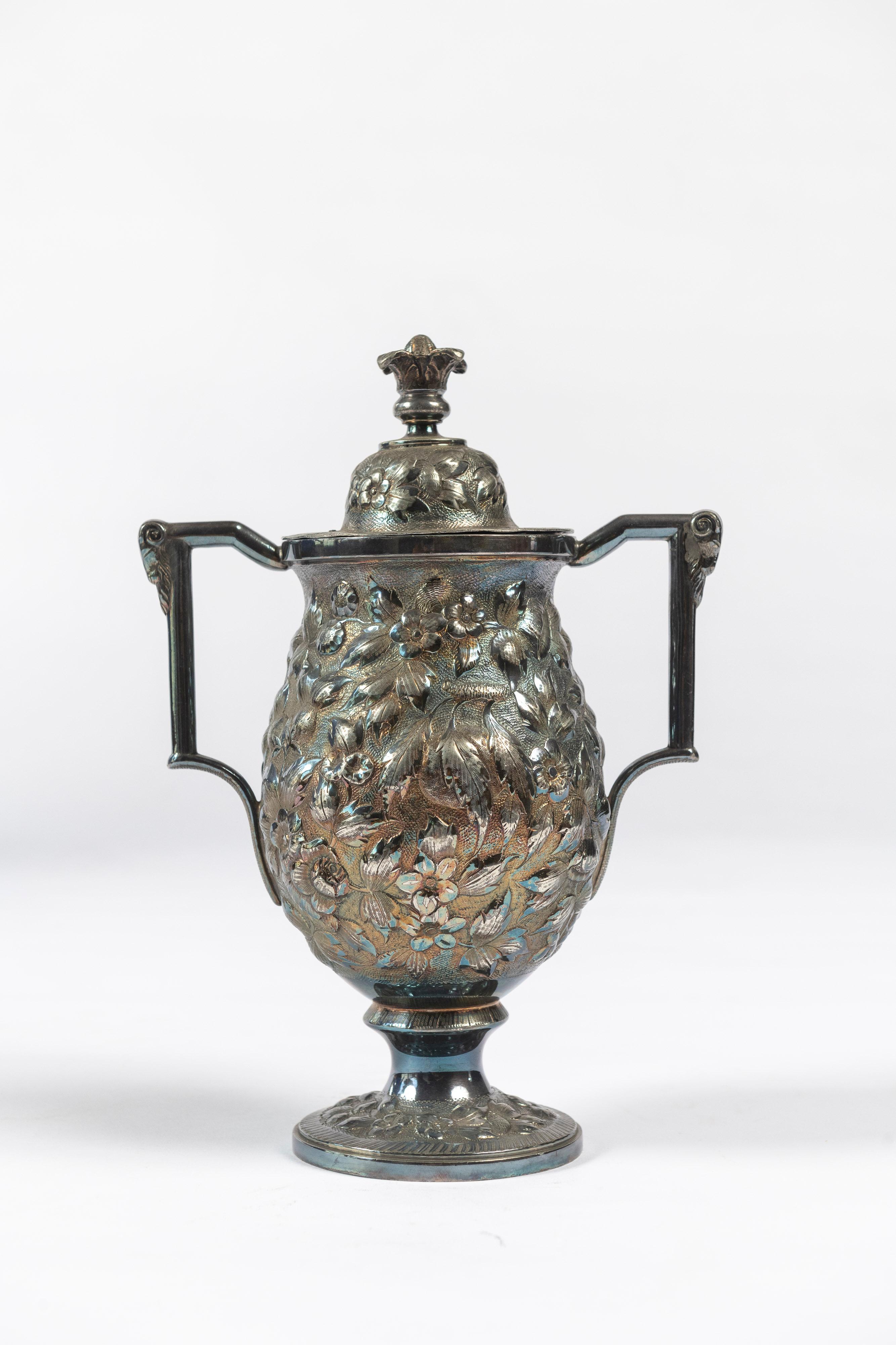 Triple urne à thé en plaqué argent de Chas. W. Hamill & Co, Baltimore, MD, 1876-1884 Bon état - En vente à San Francisco, CA