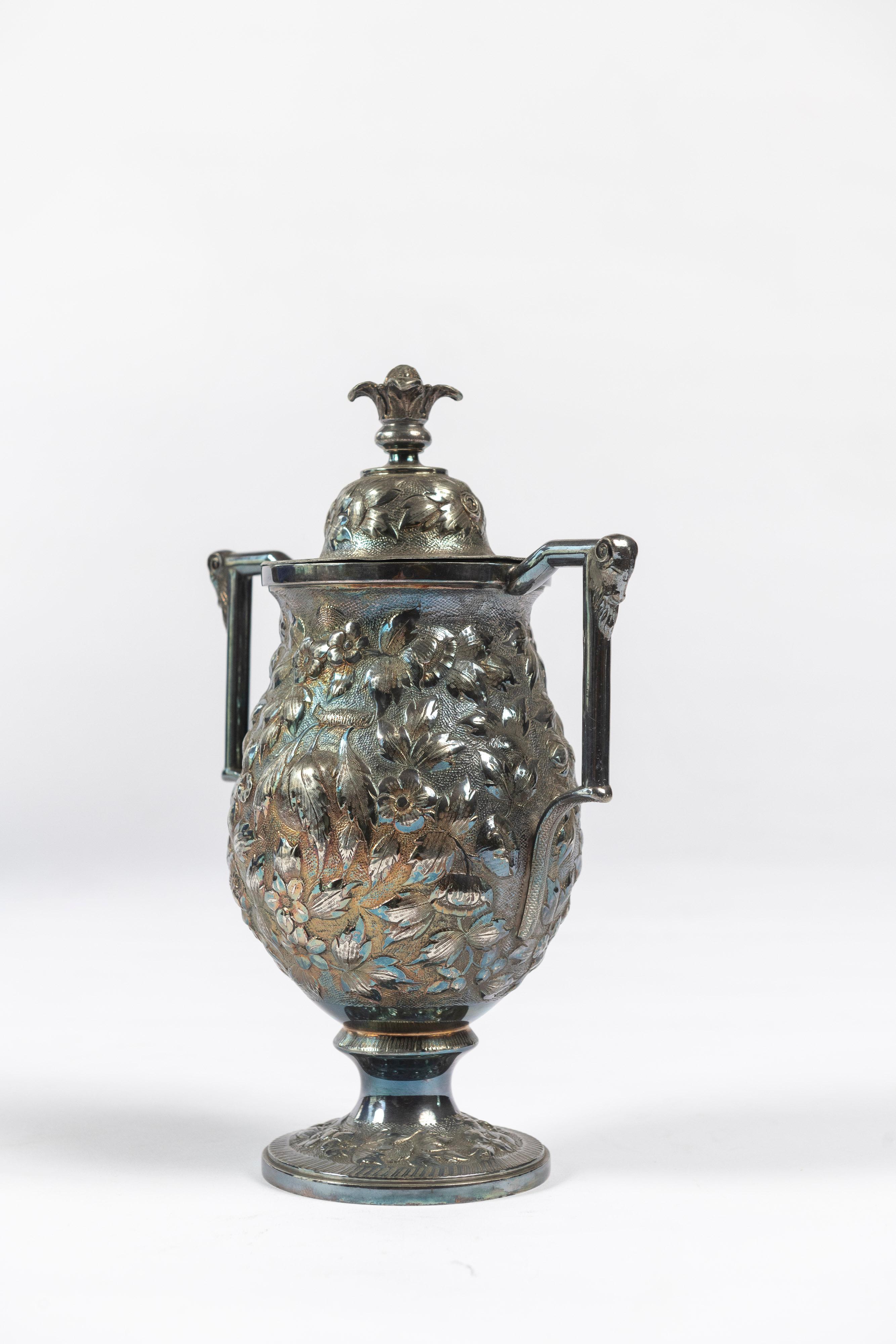 XIXe siècle Triple urne à thé en plaqué argent de Chas. W. Hamill & Co, Baltimore, MD, 1876-1884 en vente