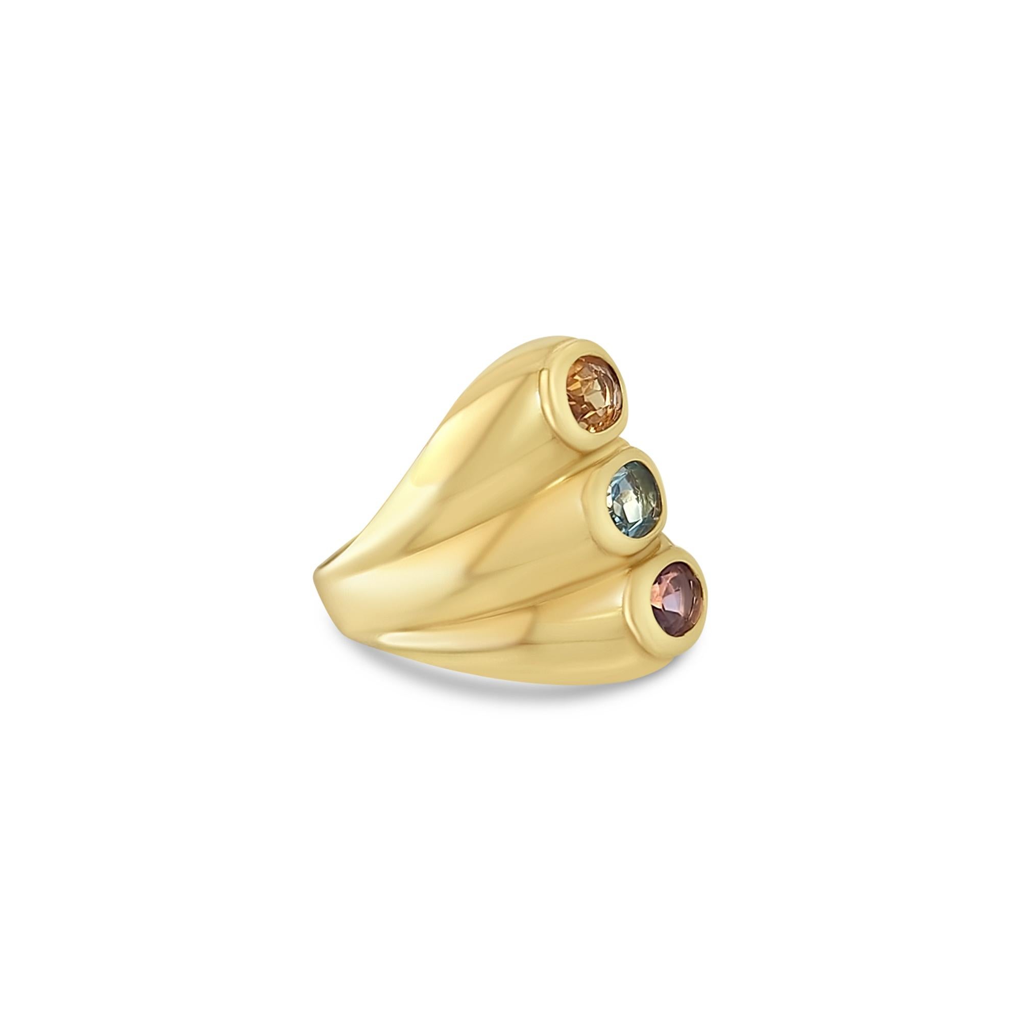 ♥ Resumen del anillo ♥

Piedra principal: Amatista, Citrino, Topacio Azul 
Corte de la Piedra: Oval
Material de la banda: Oro Amarillo 14k
Dimensiones: 20 mm x 8 mm
Peso: 10 gramos

Las piedras preciosas son naturales. No mejorada, simulada ni