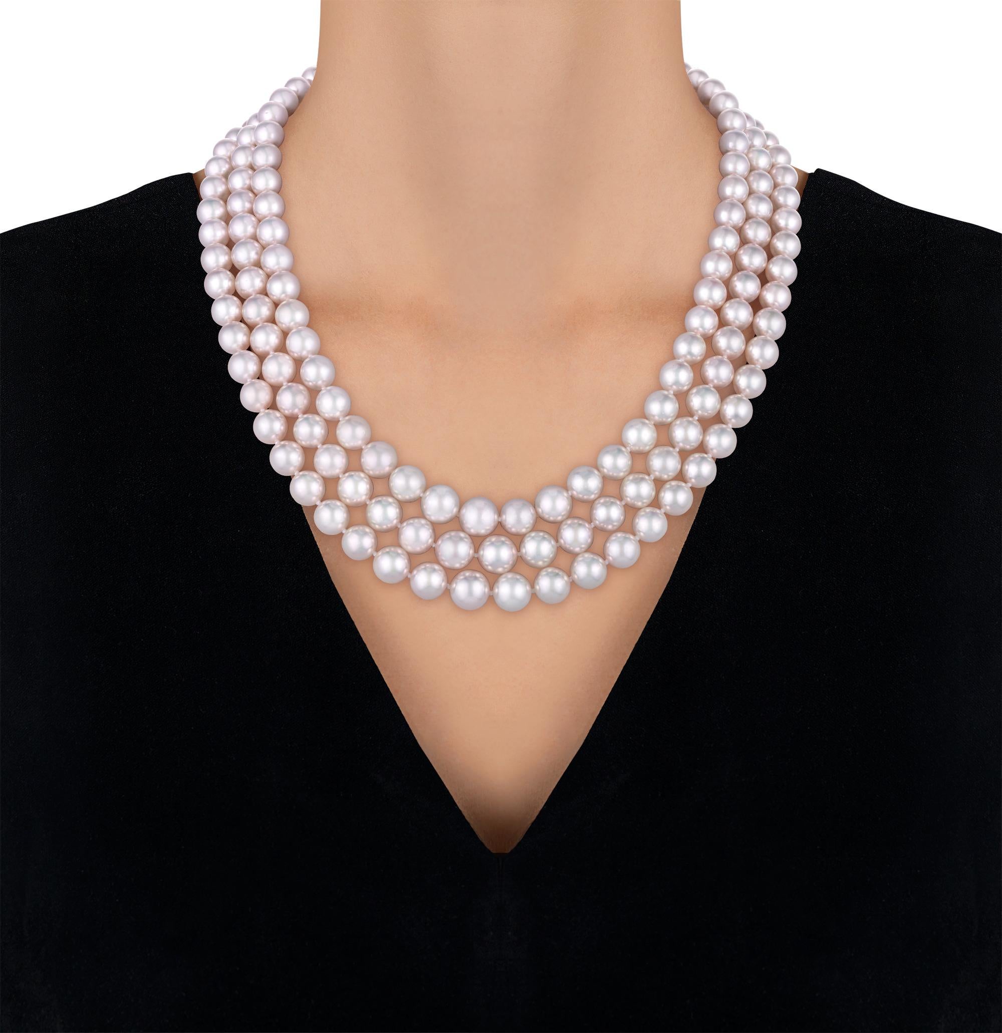 Taille ronde Collier de perles Akoya à trois rangs en vente