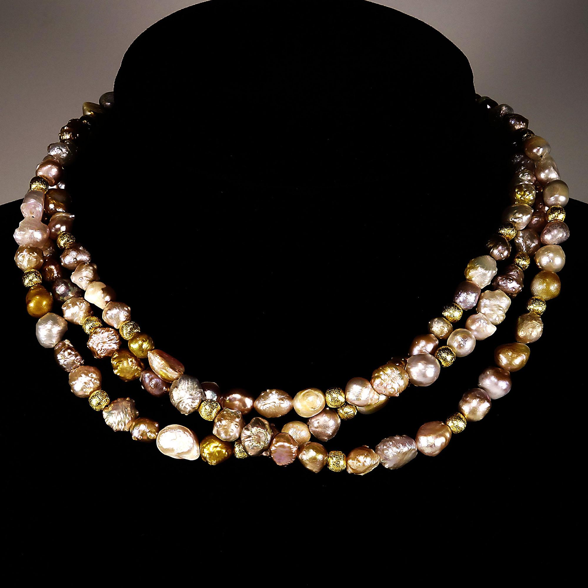 Perle AJD Collier ras du cou à trois brins en perles en forme de bouton de rose  Pierre de naissance de juin aux accents dorés en vente