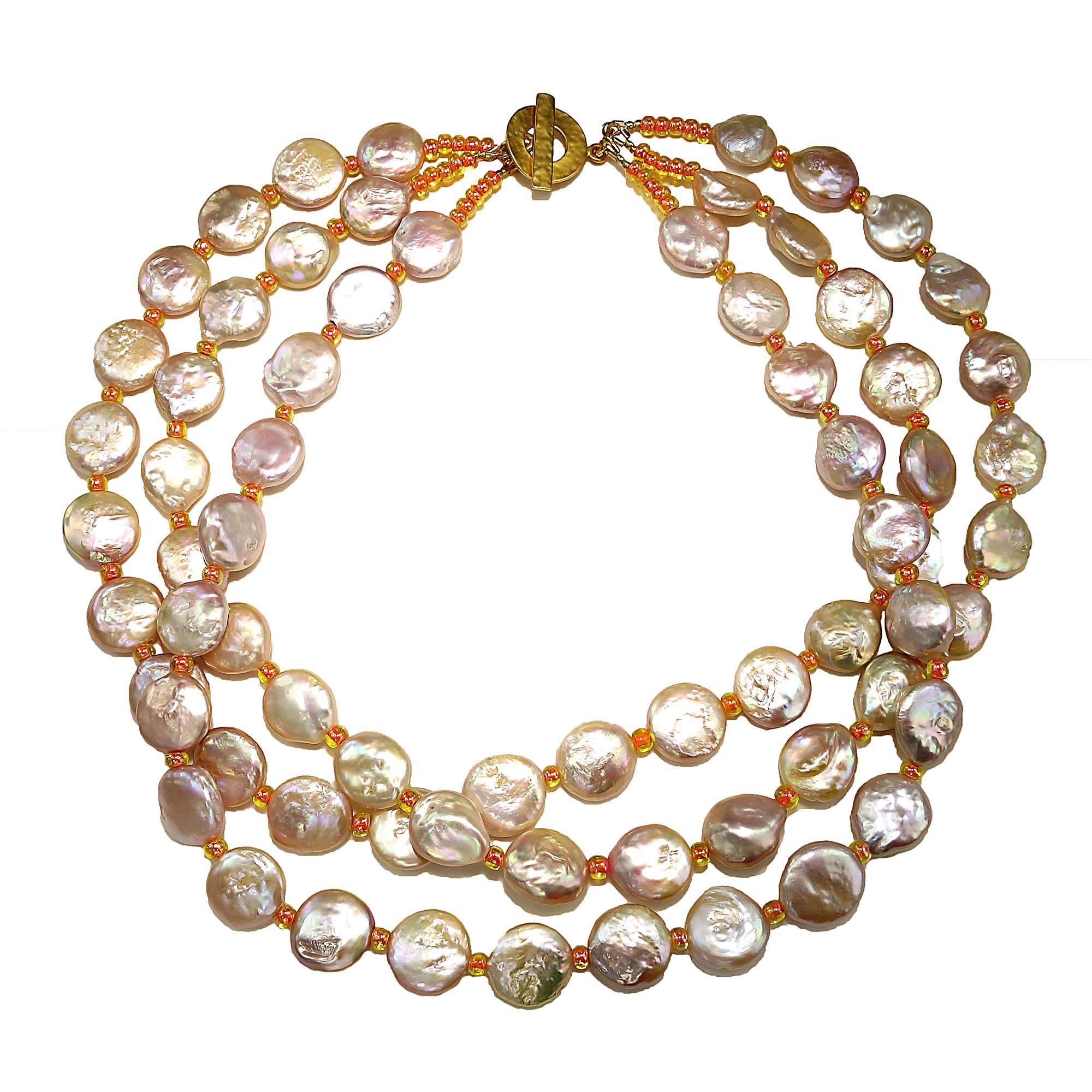 Perle AJD - Collier à trois rangs de perles en forme de pièce de monnaie, couleur pêche/rose (pierre de naissance de juin)  Excellent cadeau en vente