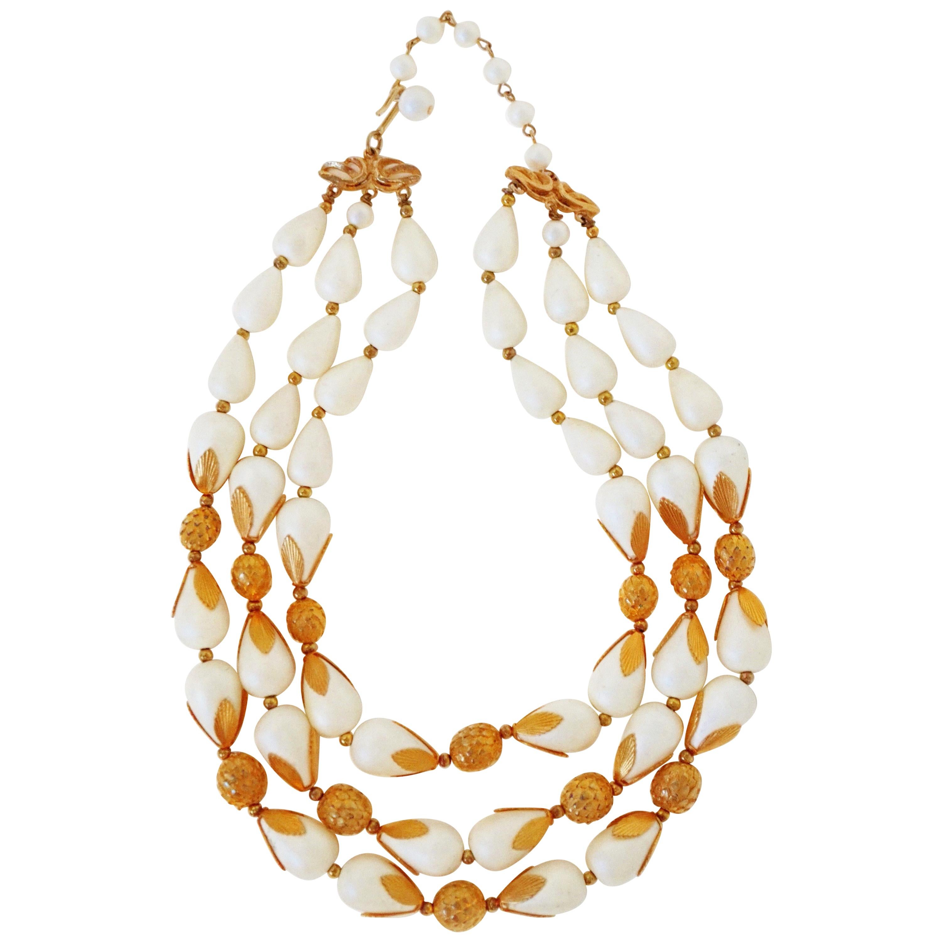 Vergoldete dreireihige Trachten-Halskette von Deauville, signiert, um 1950 im Angebot