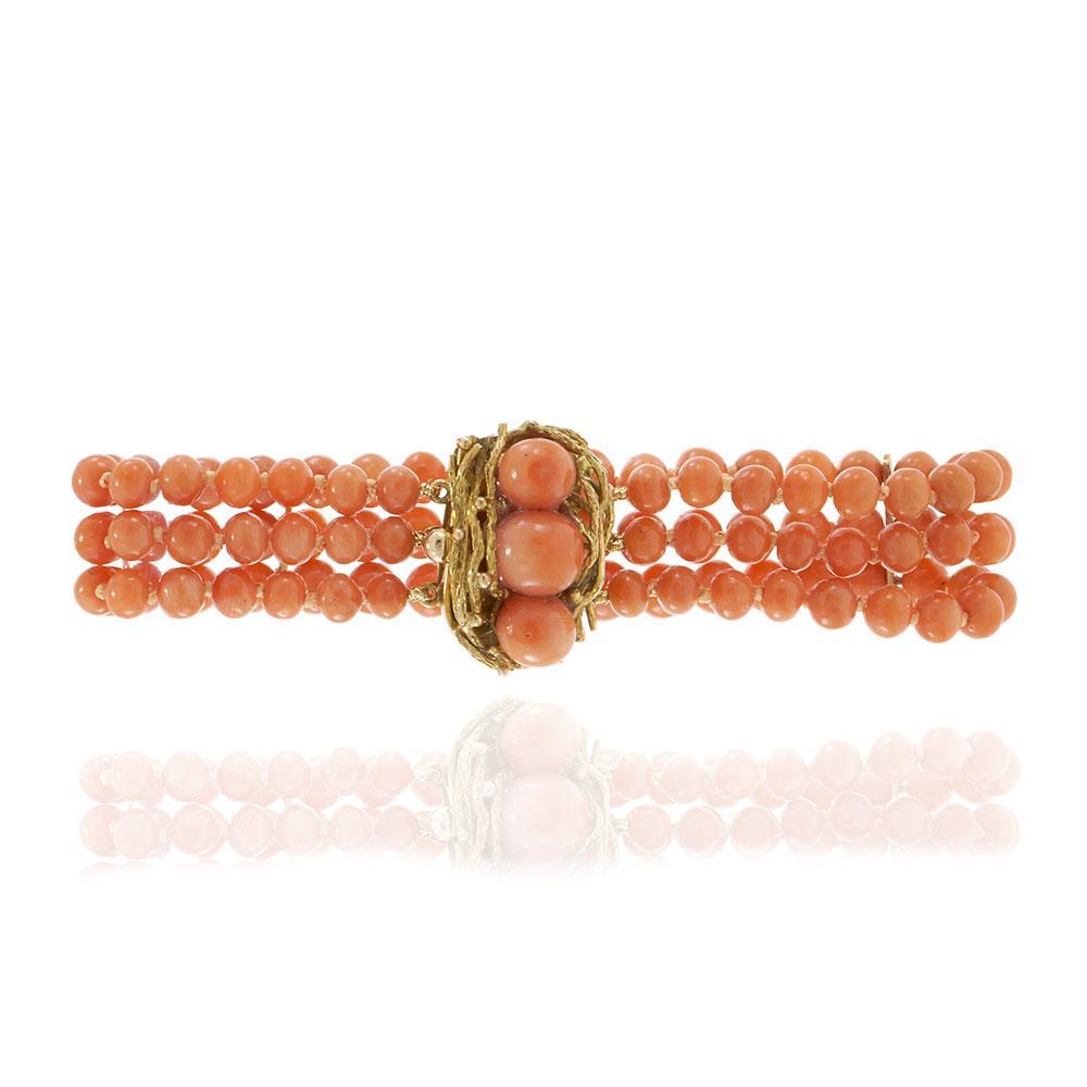 Bracelet triple brin en corail naturel avec fermoir en or jaune 14KT fait à la main Pour femmes en vente