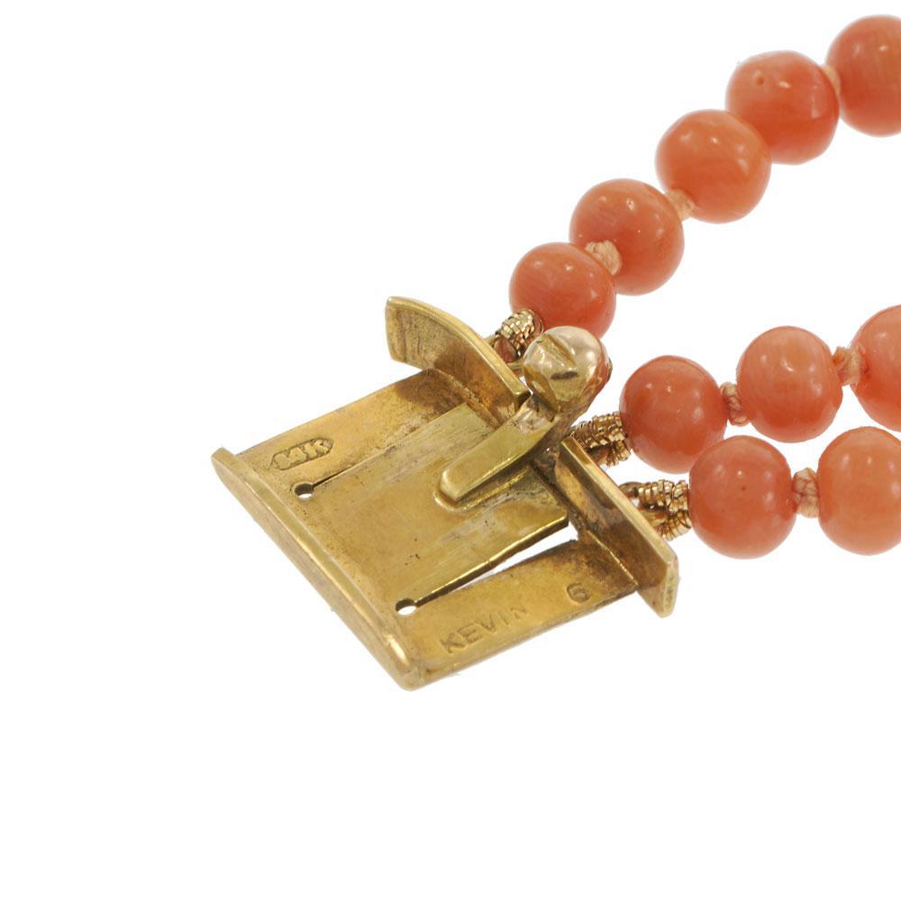 Bracelet triple brin en corail naturel avec fermoir en or jaune 14KT fait à la main en vente 2