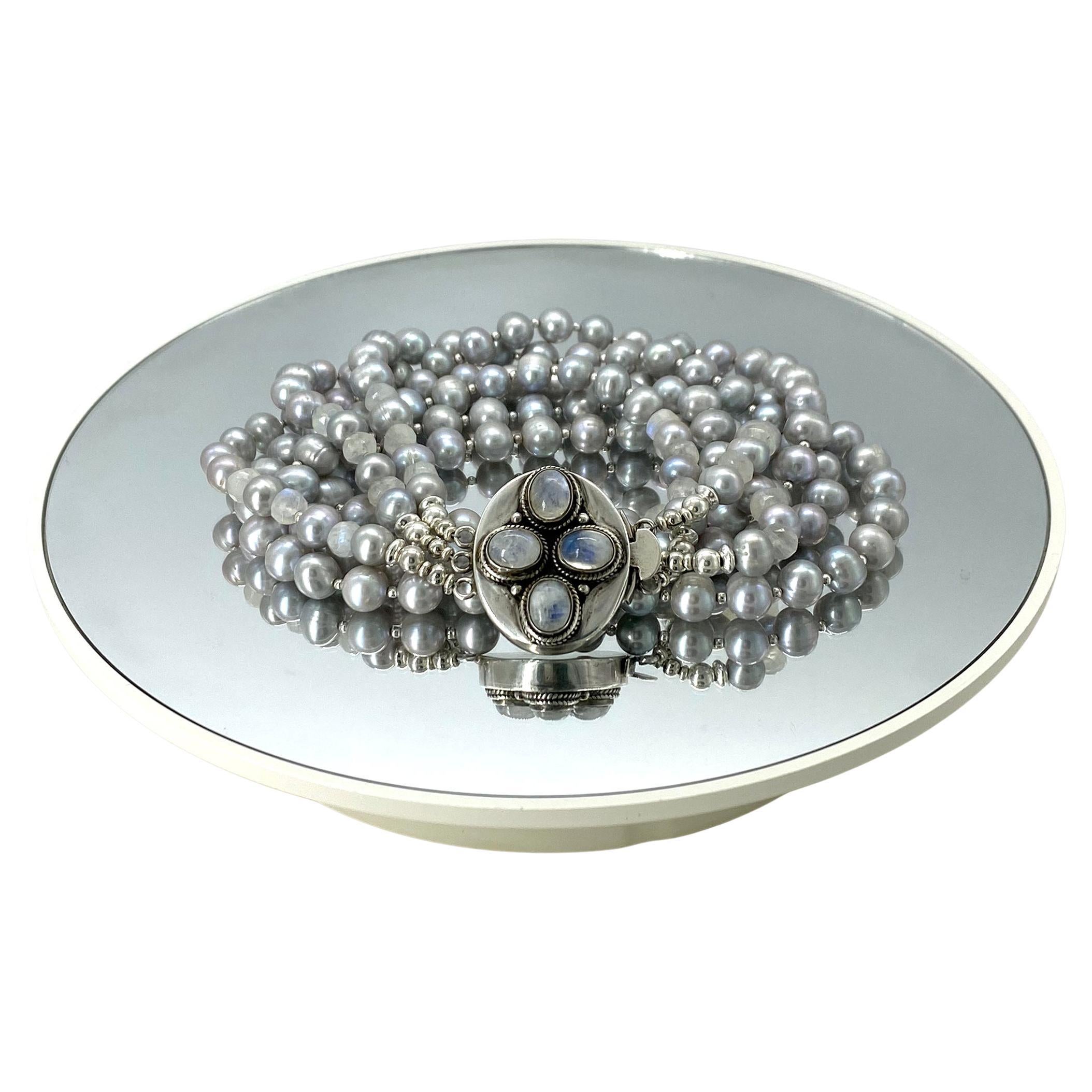 Collier de perles à trois brins avec fermoir en forme de boîte en bijou en vente 1