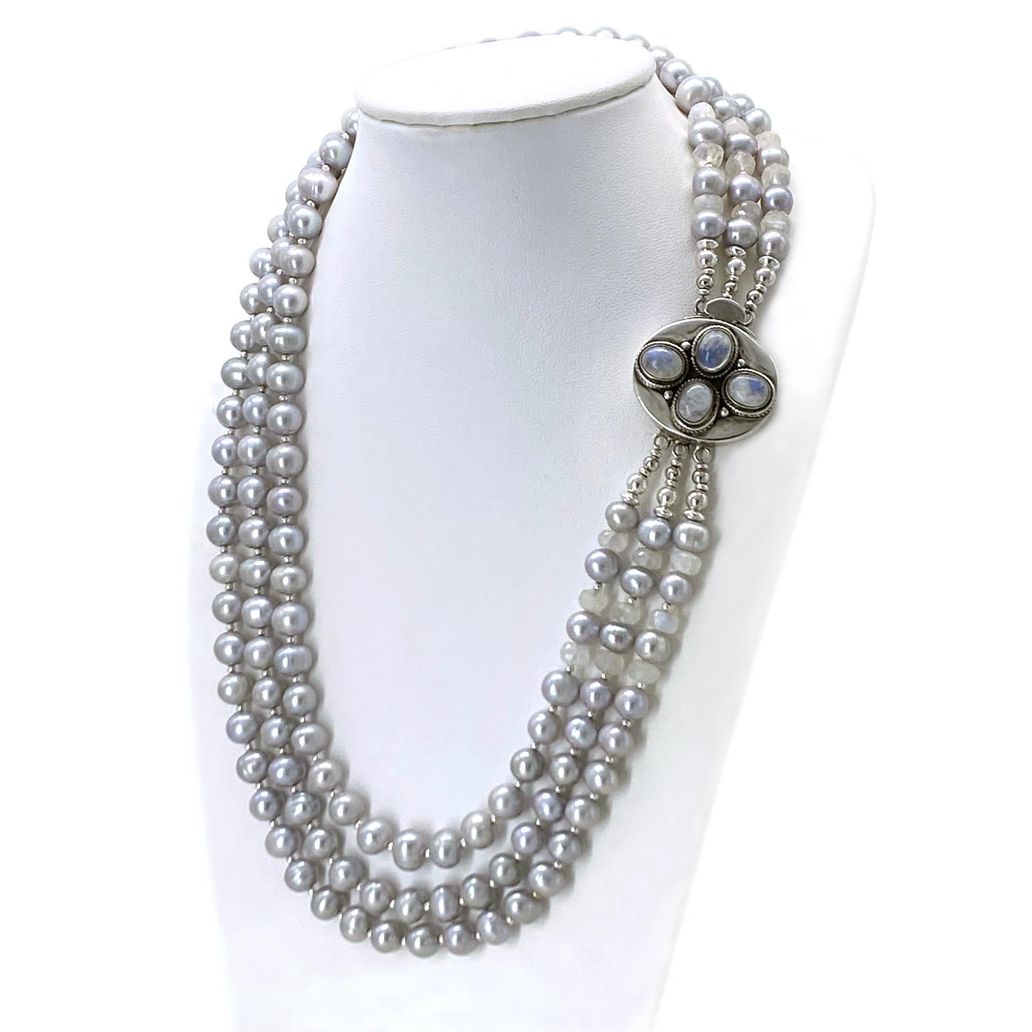 Collier de perles à trois brins avec fermoir en forme de boîte en bijou en vente 2
