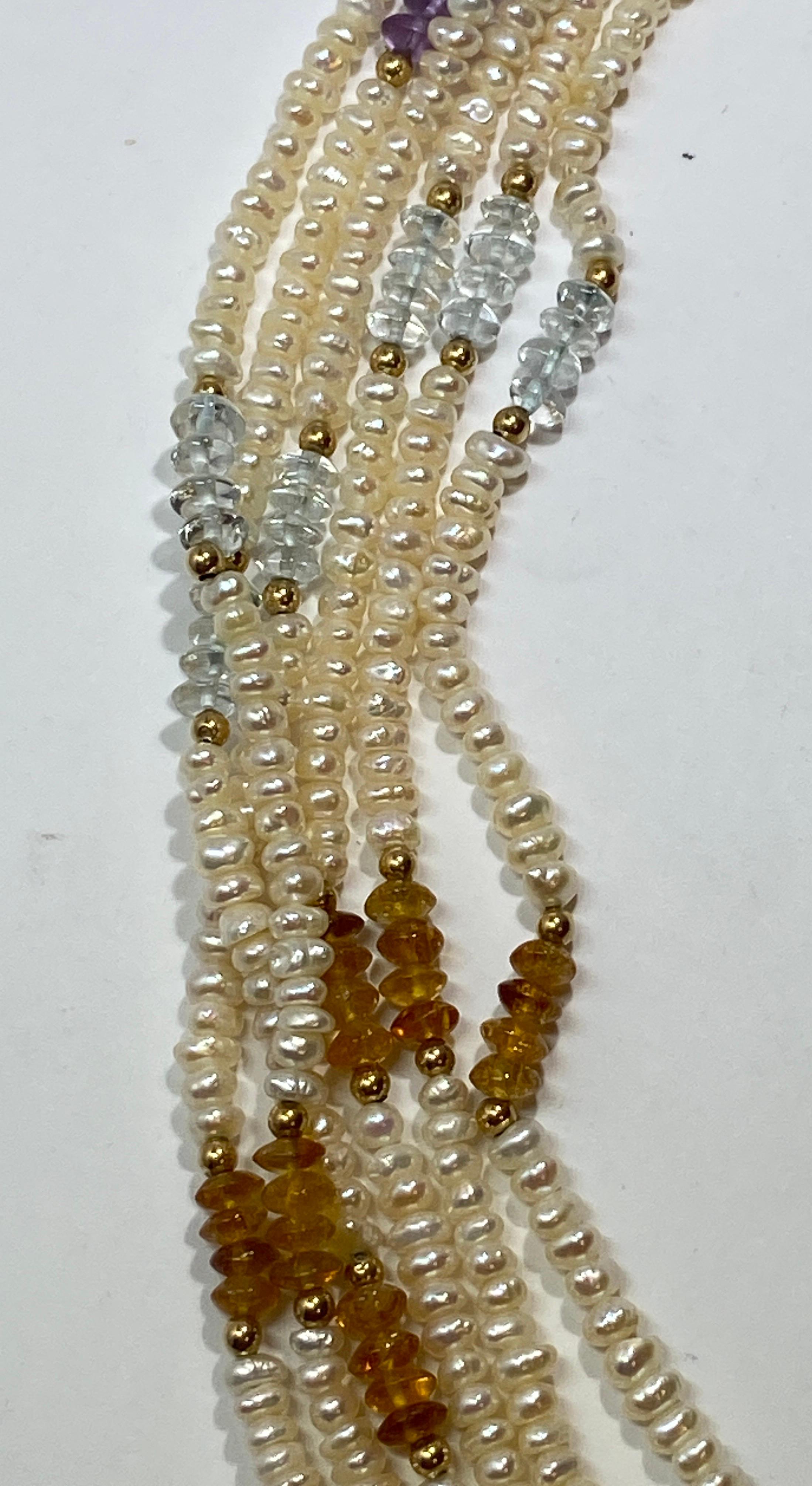 Dreireihige Perlen-Halskette mit Halbedelsteinen und Goldbeschlägen im Angebot 8