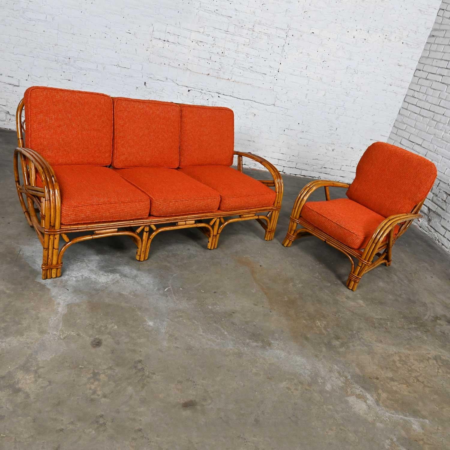Canapé et chaise en rotin à trois brins et coussins en tissu orange style Heywood Wakefield en vente 4