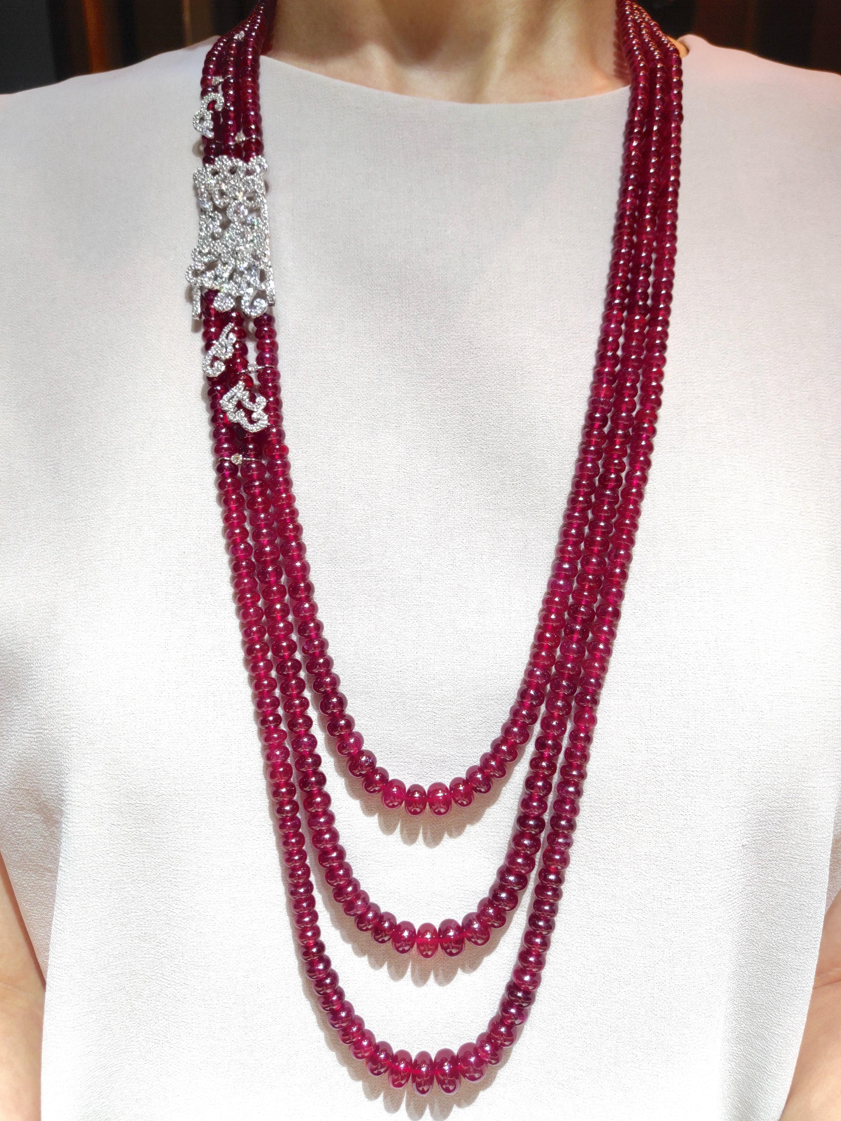 Triple-Strand Long Graduated Red Ruby Bead Necklace with Diamond Floral Embellishments in 18K White Gold

Gold: 18K White Gold, 28.09 g
Ruby: 1,220 ct
Diamond: 4.60 ct

Length: 40 inches