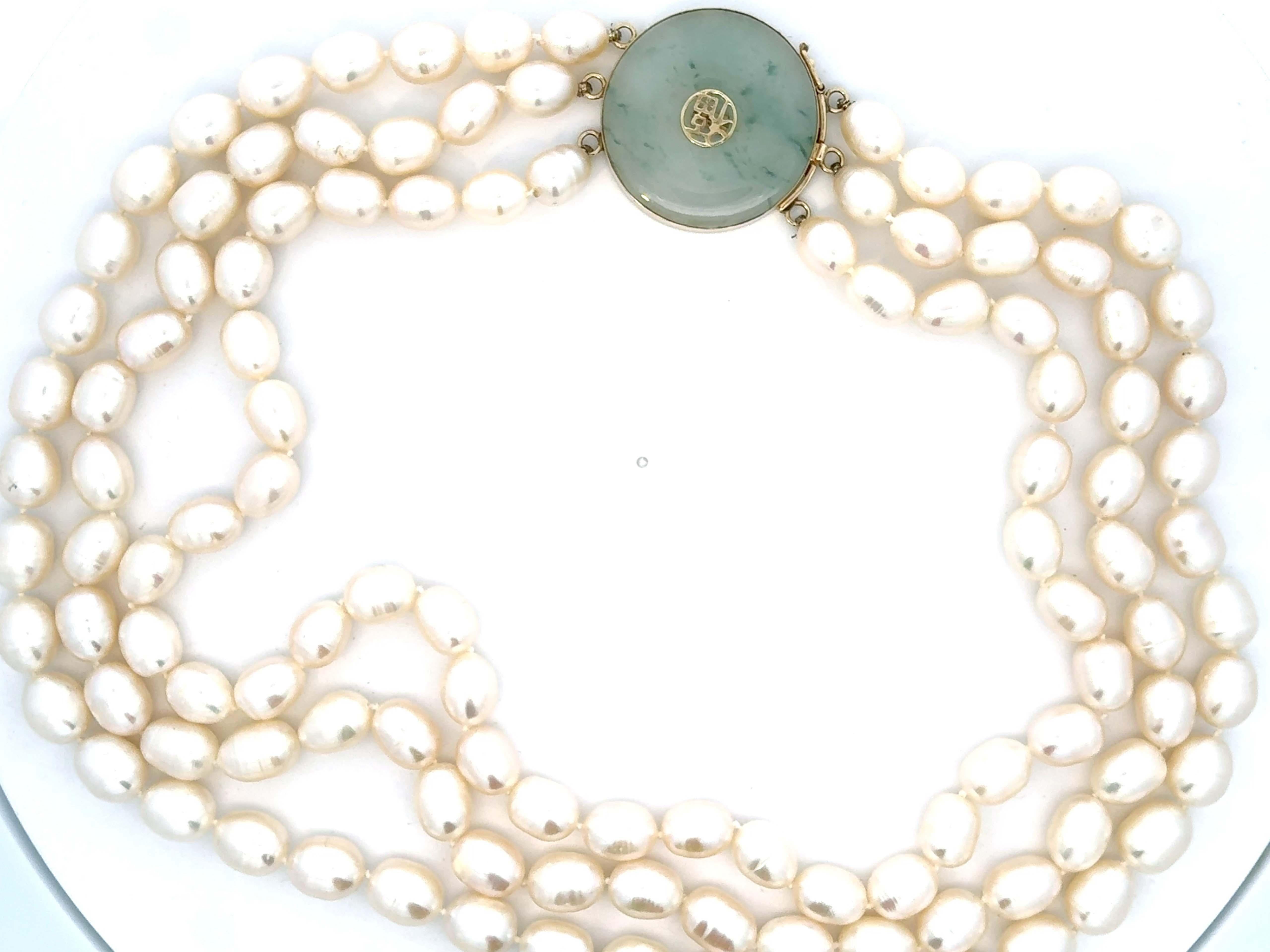 Collier de perles à trois rangs et fermoir en jade et or jaune 14 carats Pour femmes en vente