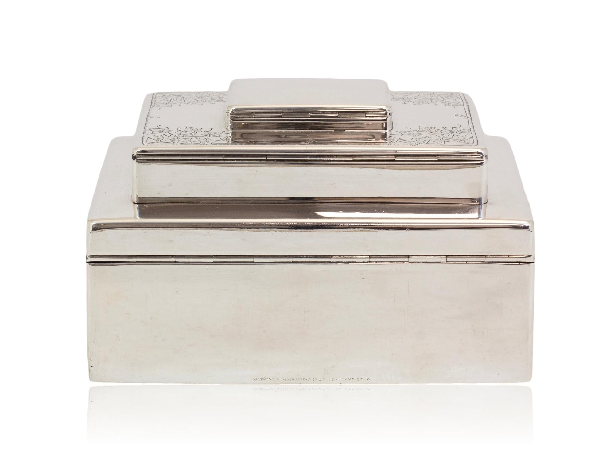 Triple Tiered Silver Smokers Compendium by Goldsmiths and Silversmiths Company In Good Condition For Sale In Northampton, GB