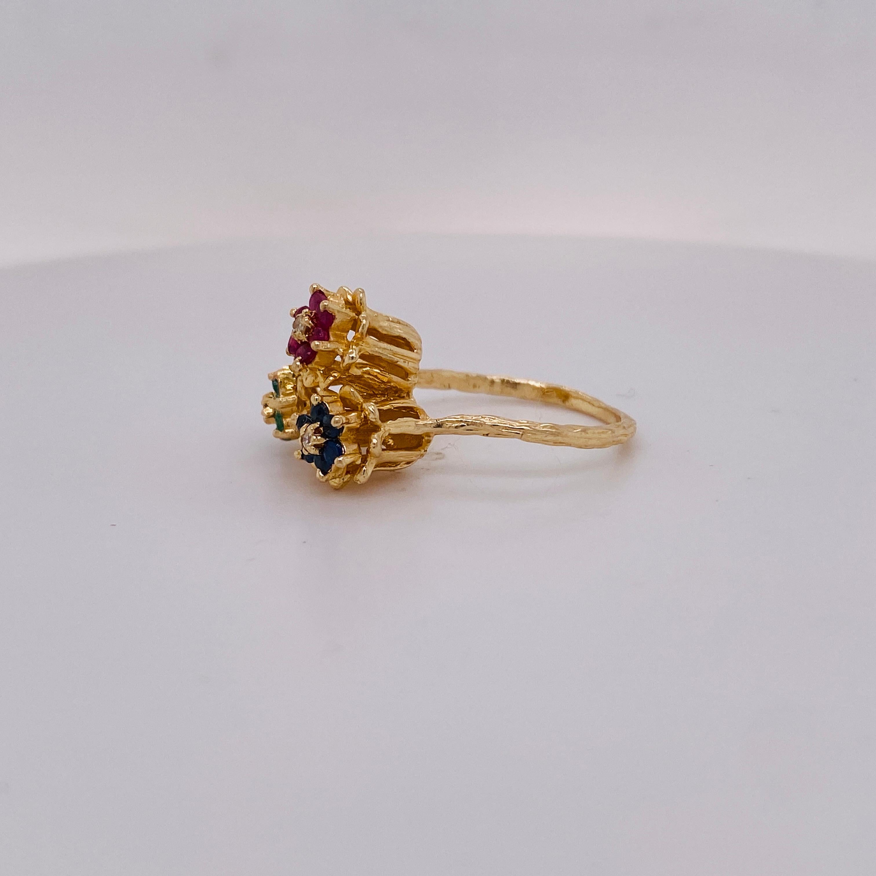 Dreifacher Tulpenring Rubine Saphire Smaragde & Diamanten Cluster in 14K Gold (Rundschliff) im Angebot
