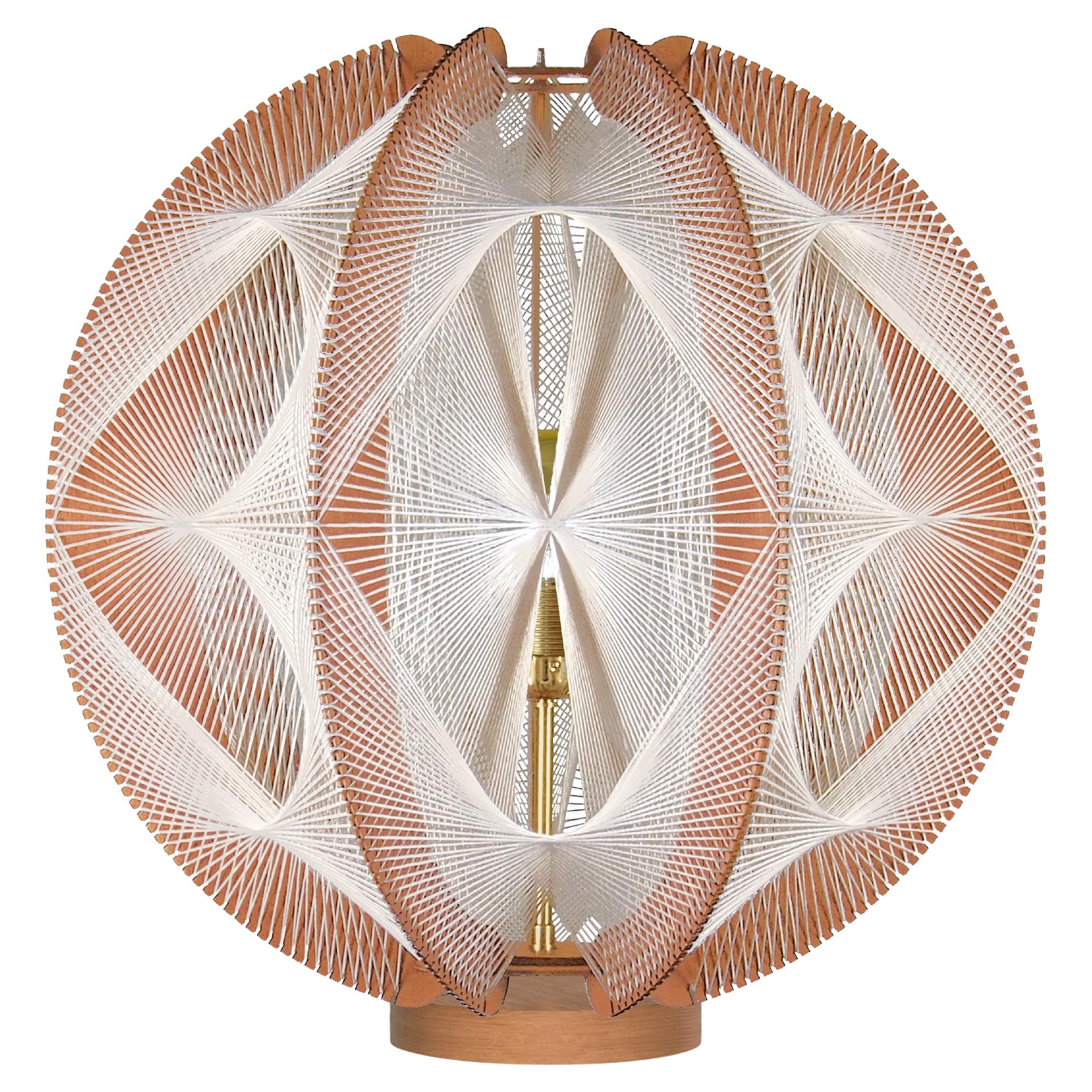 Lampe de table Astrofi à triple torsion par LAFABLIGHT