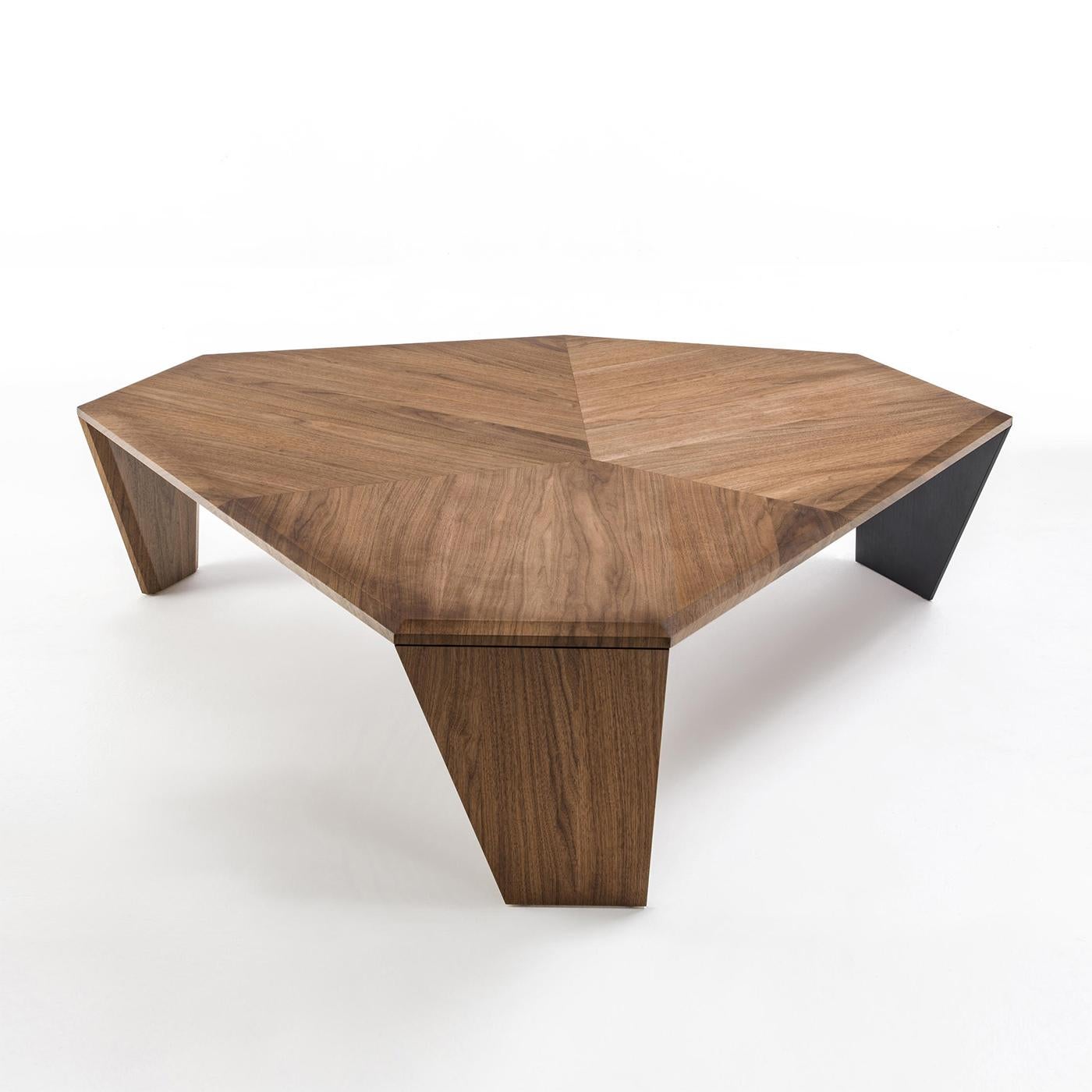 Coffee table triple walnut set of 2 tables all in
solid walnut wood with inlayed veneer and with
two legs in solid walnut and one in black matt metal.
Measures: 
A/ L 147 x D 134 x H 41cm, price: 8400,00€.
B/ L 108 x D 102 x H 35.5cm, price: