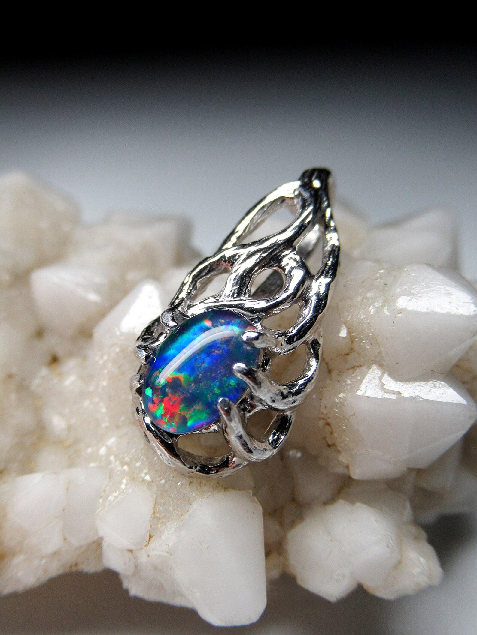 Artista Ciondolo d'argento con opale tripletta Gemma naturale multicolore arcobaleno rosso blu in vendita