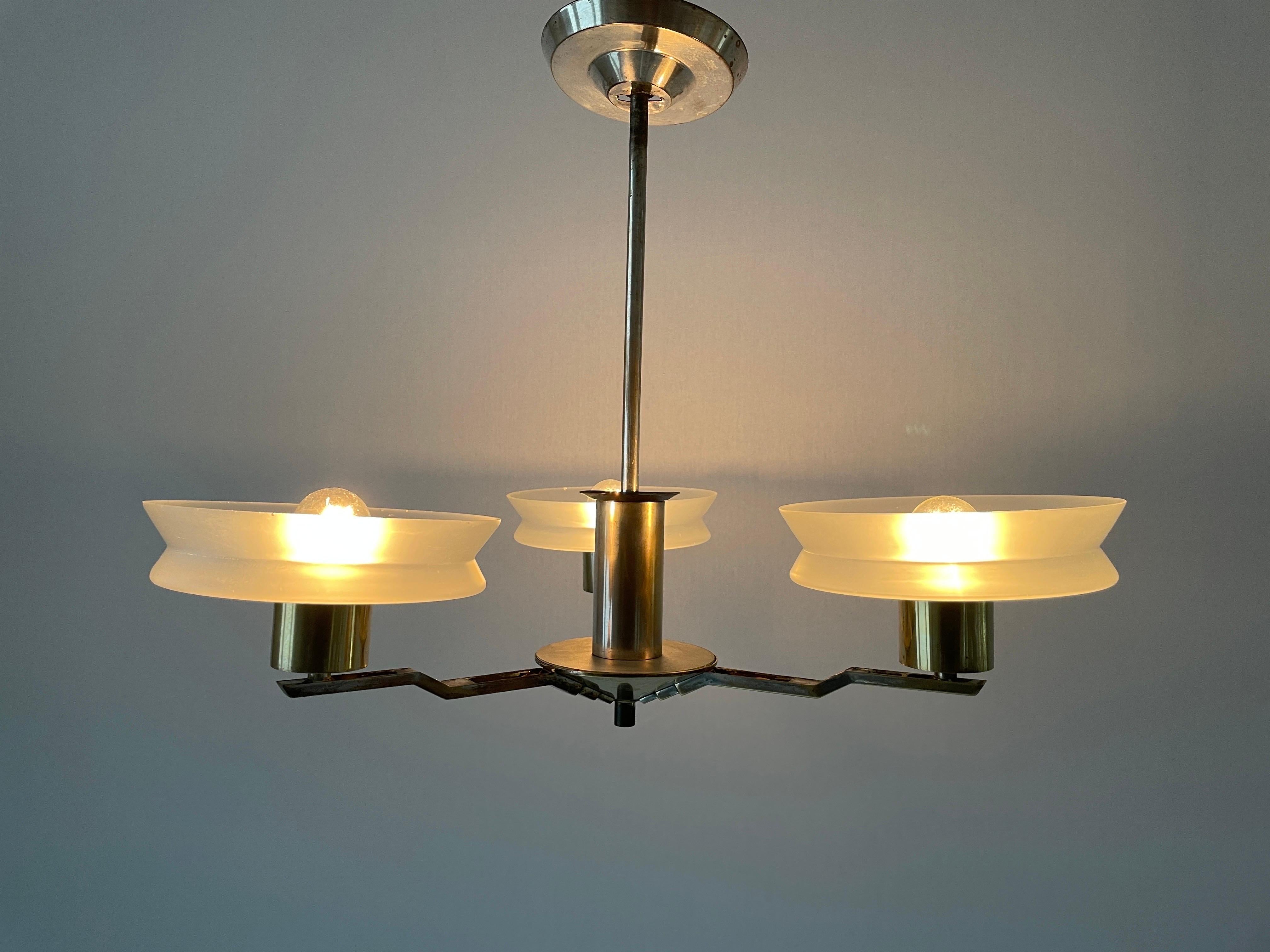 Lampada a sospensione Art Deco con paralume triplo in vetro e ottone, anni '40, Germania in vendita 4