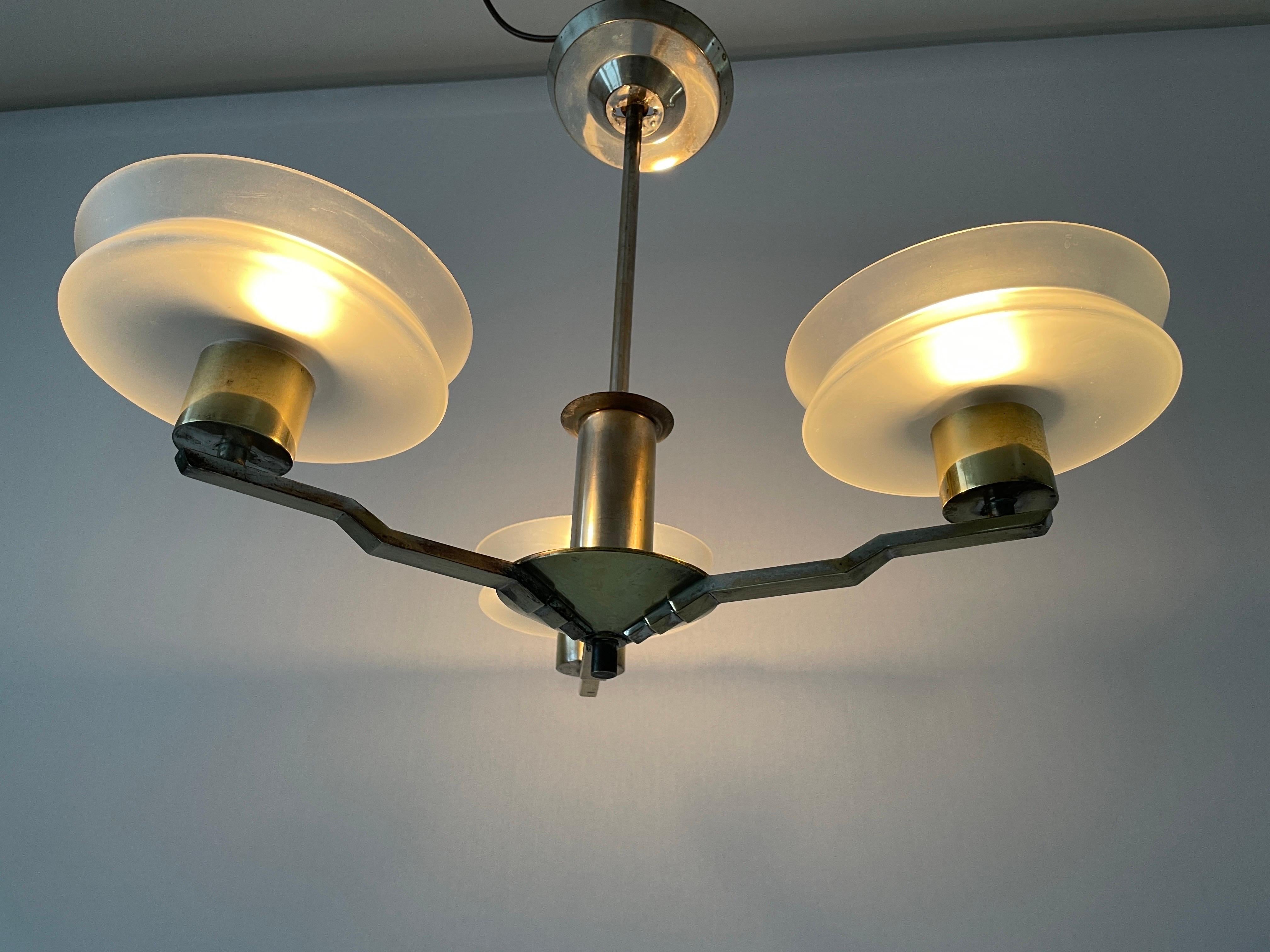 Lampada a sospensione Art Deco con paralume triplo in vetro e ottone, anni '40, Germania in vendita 6
