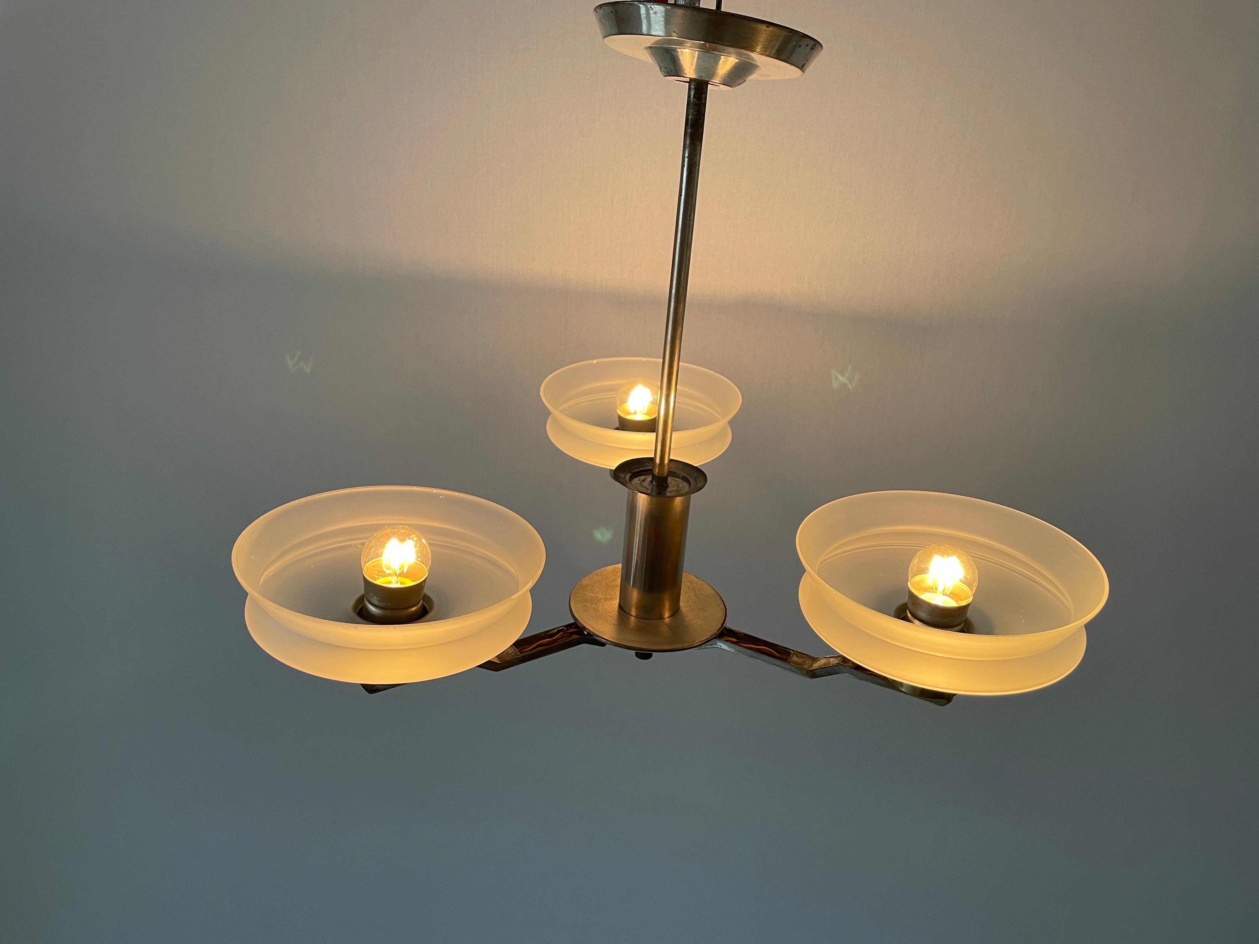 Lampada a sospensione Art Deco con paralume triplo in vetro e ottone, anni '40, Germania in vendita 8