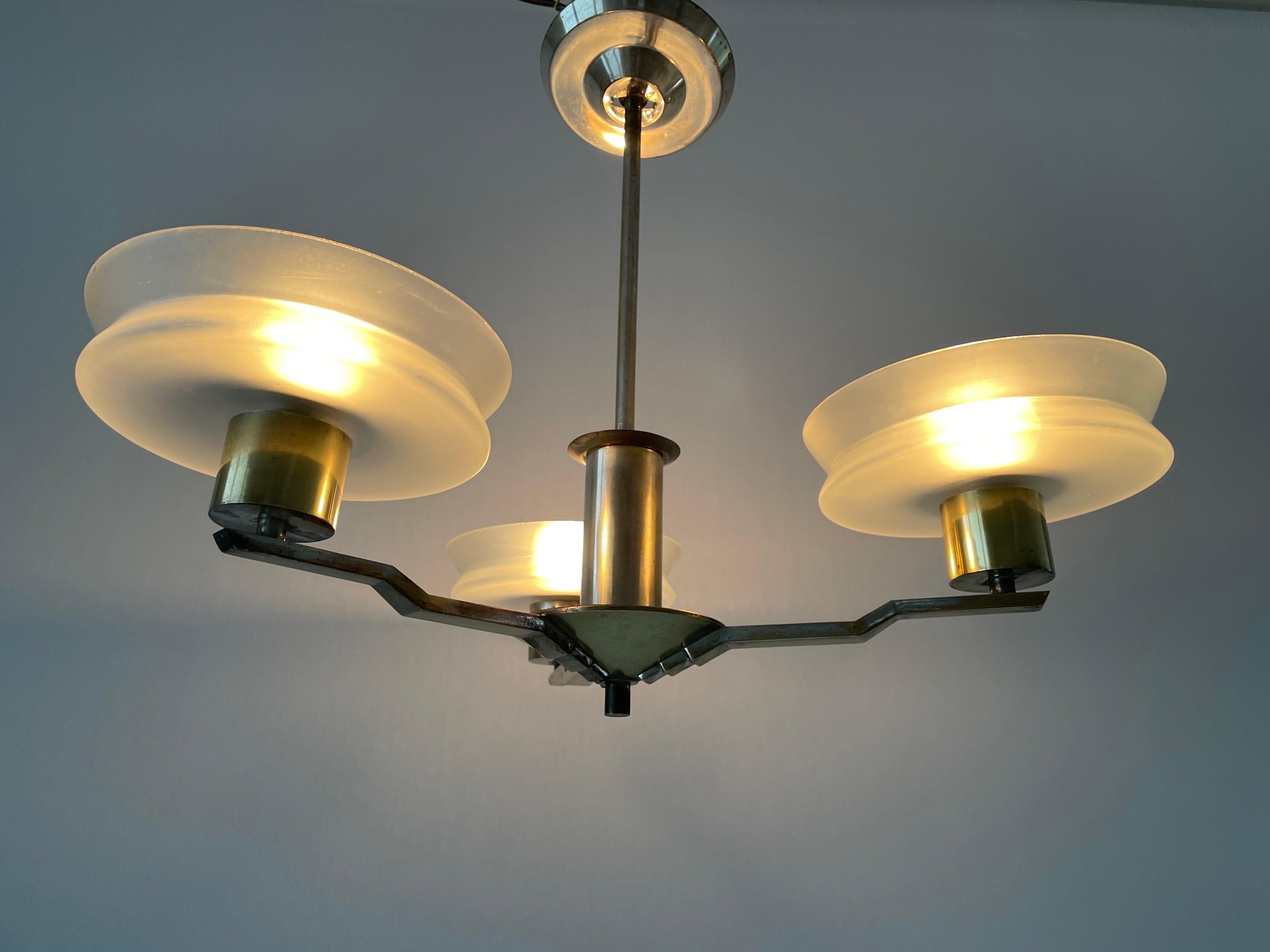 Lampada a sospensione Art Deco con paralume triplo in vetro e ottone, anni '40, Germania in vendita 10