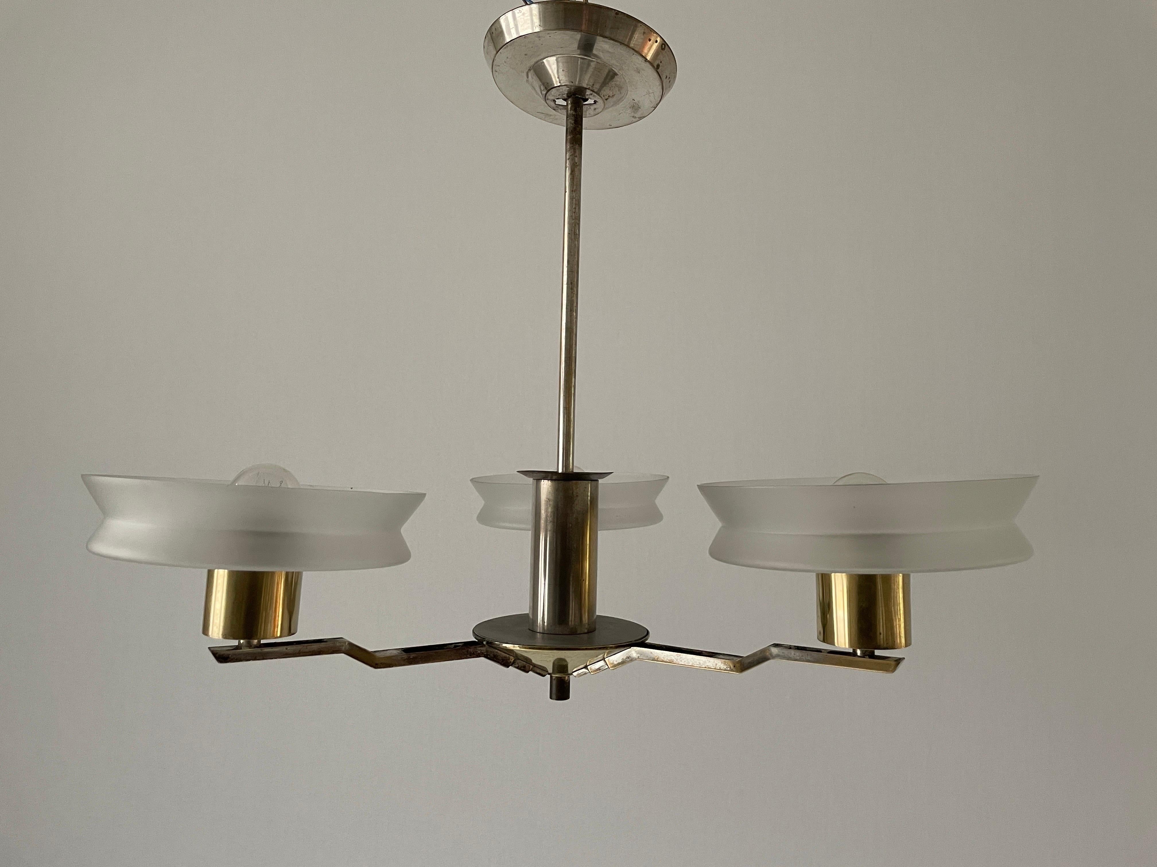 Lampada a sospensione Art Deco con paralume triplo in vetro e ottone, anni '40, Germania

Questa lampada funziona con 3x lampadine standart E27.
Cablato e adatto all'uso con 220V e 110V per tutti i paesi.


Misure:
Altezza: 46 cm
Diametro e altezza
