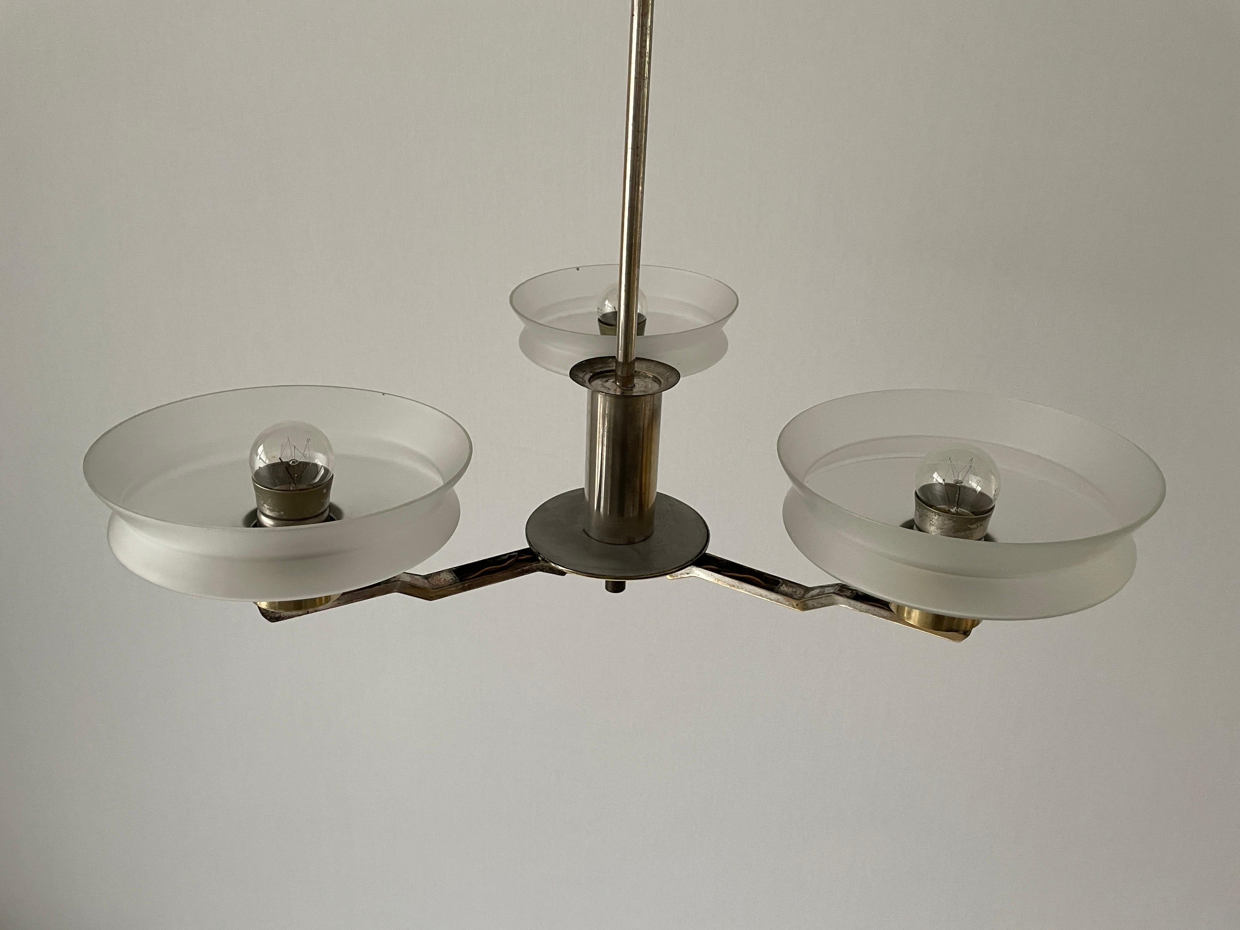 Art Déco Lampada a sospensione Art Deco con paralume triplo in vetro e ottone, anni '40, Germania in vendita