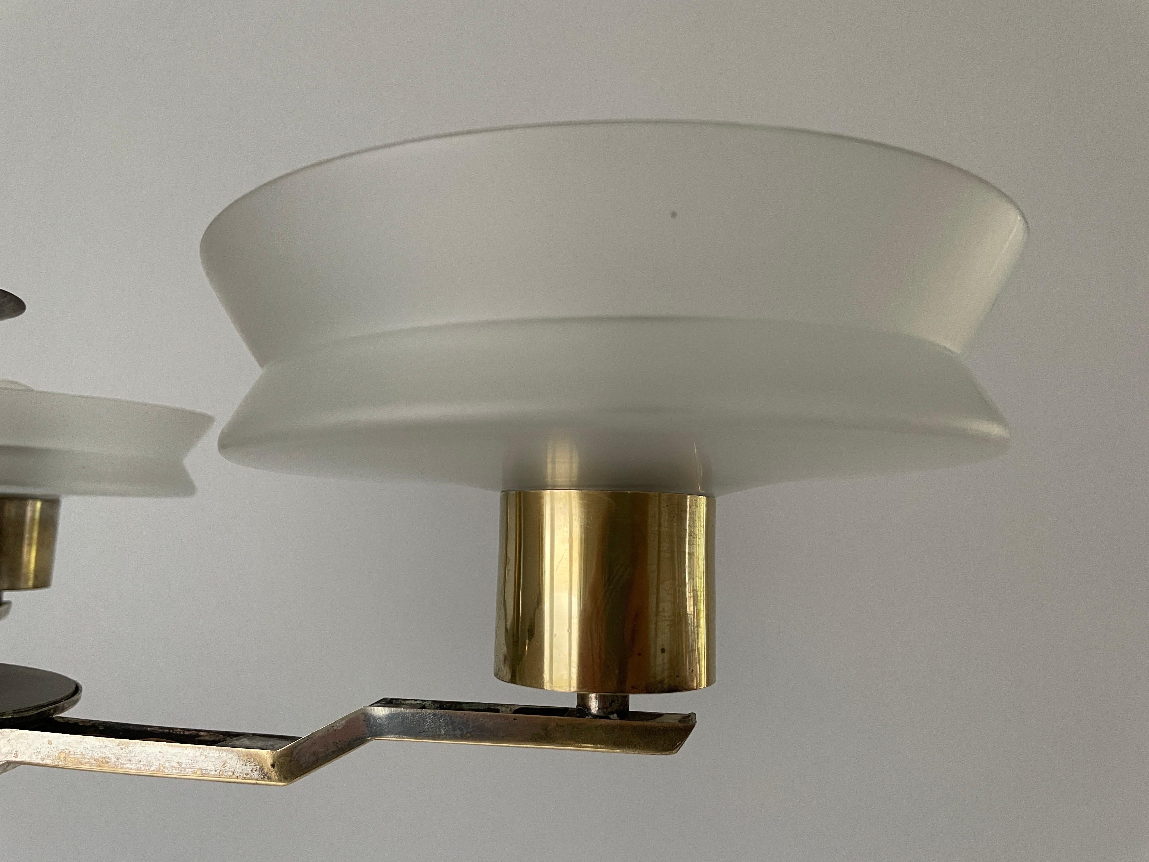 Metà XX secolo Lampada a sospensione Art Deco con paralume triplo in vetro e ottone, anni '40, Germania in vendita
