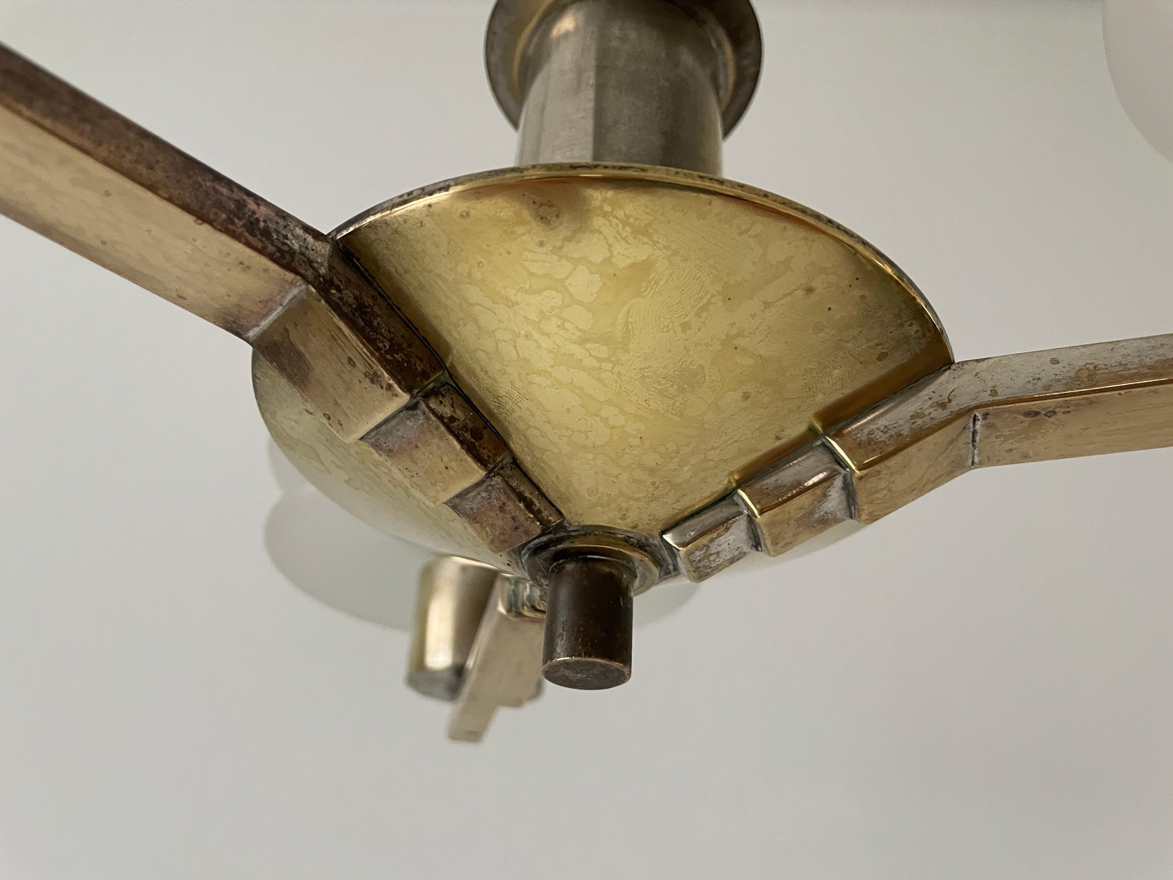 Lampada a sospensione Art Deco con paralume triplo in vetro e ottone, anni '40, Germania in vendita 2
