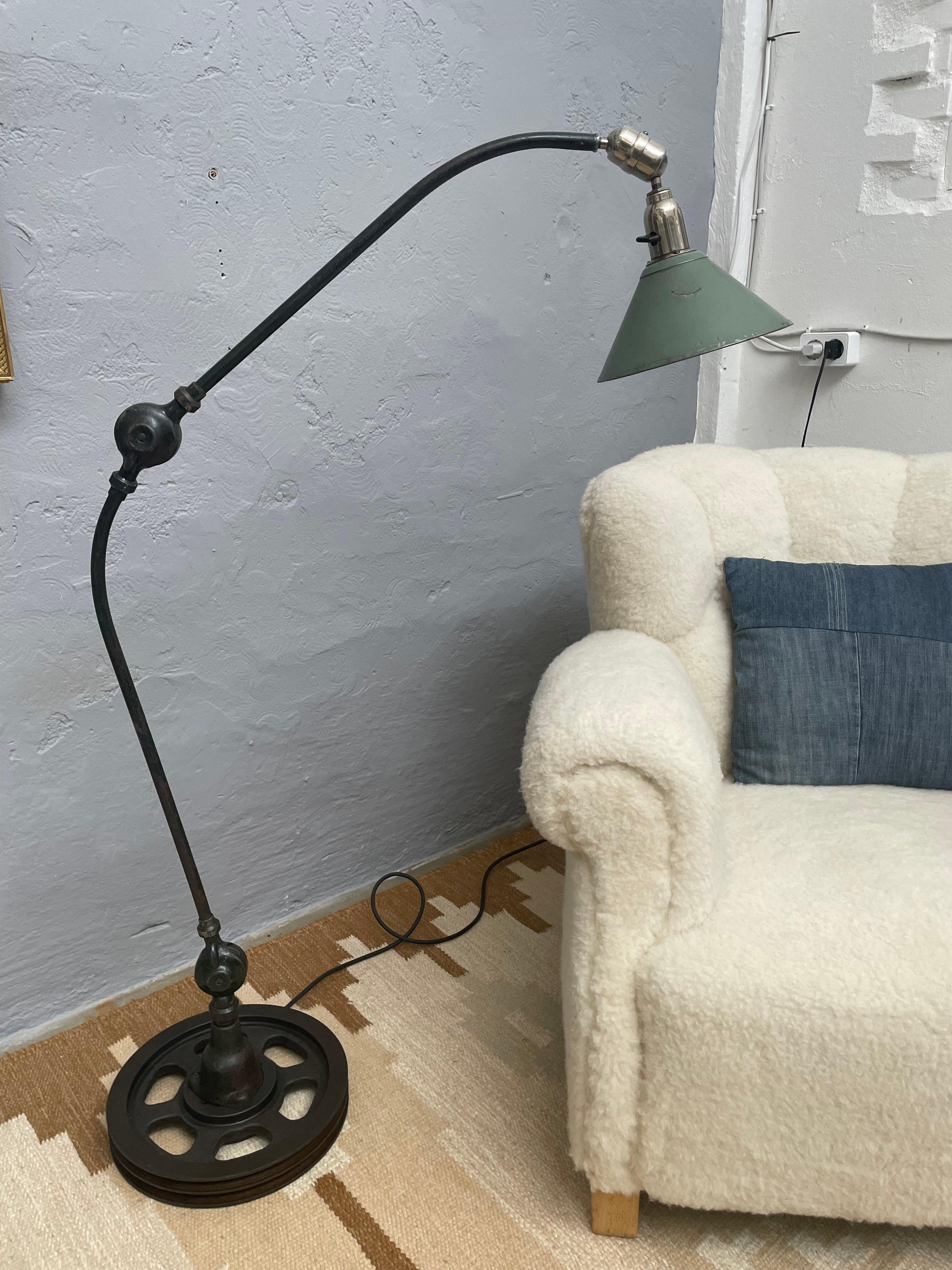Lámpara industrial Triplex Diseñada por Johan Petter Johanson en la década de 1930 en venta 3