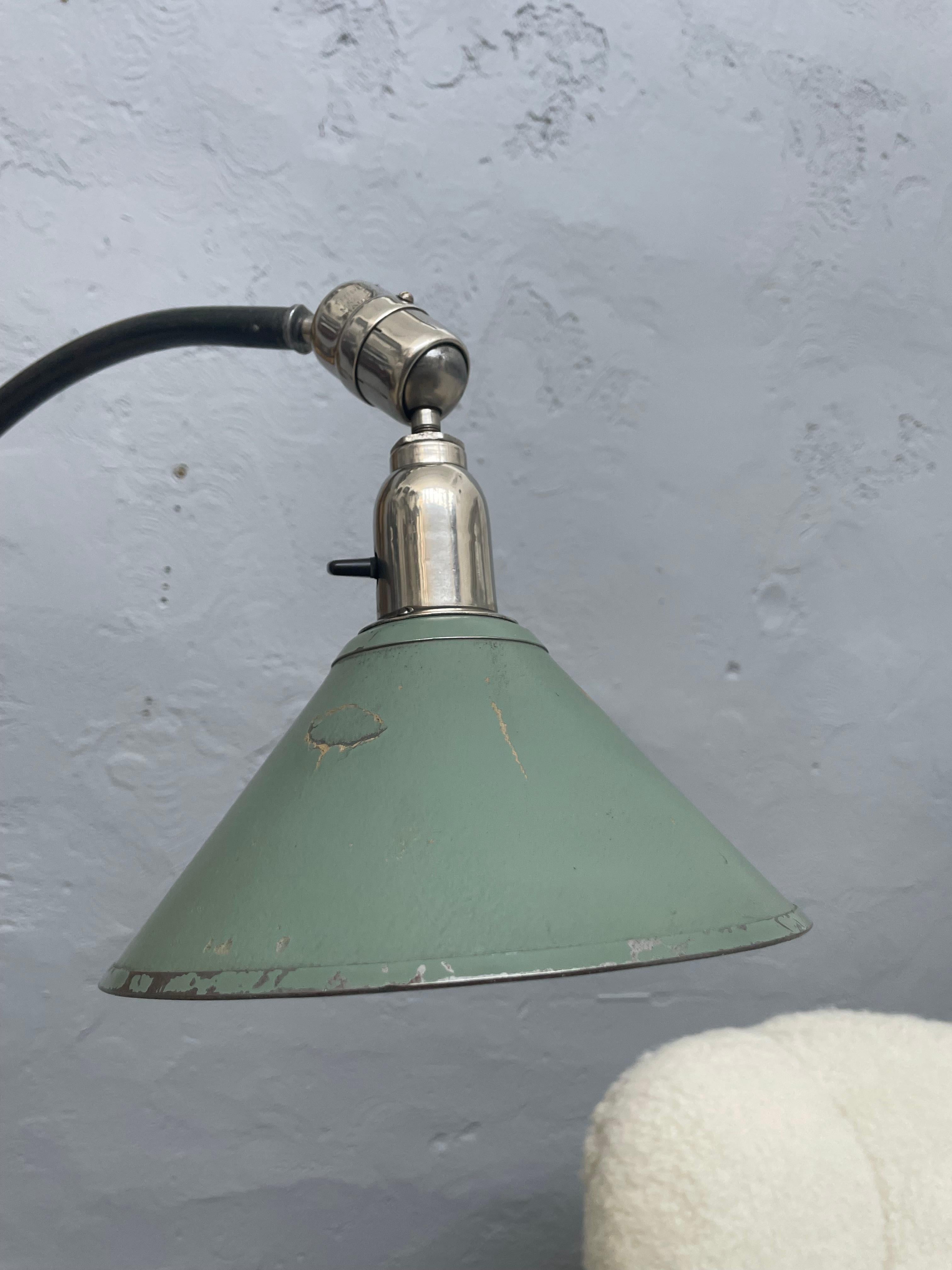 Lámpara industrial Triplex Diseñada por Johan Petter Johanson en la década de 1930 en Bueno estado para la venta en Søborg, DK
