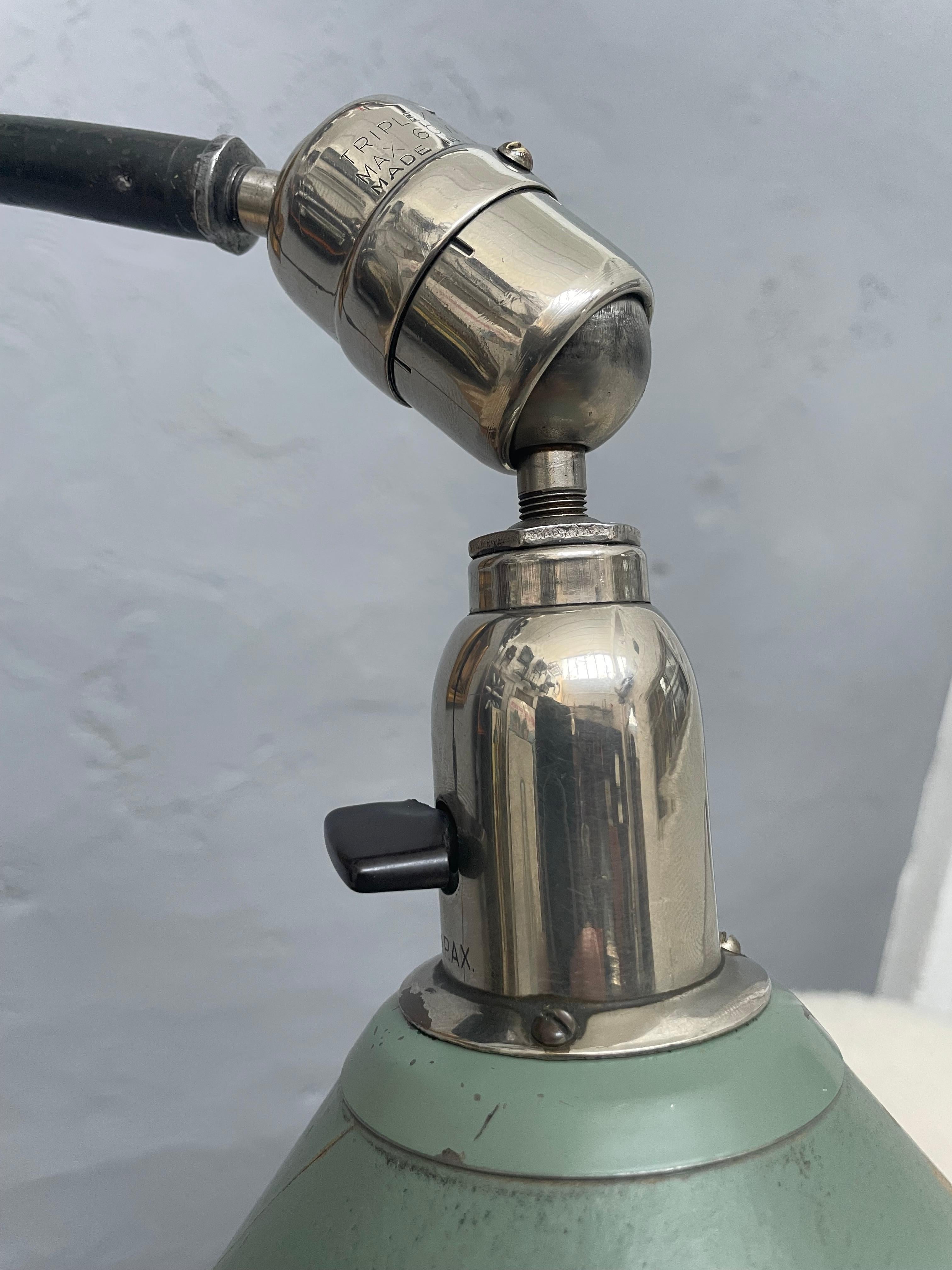 Lámpara industrial Triplex Diseñada por Johan Petter Johanson en la década de 1930 mediados del siglo XX en venta