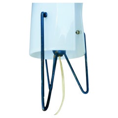 Lámpara de mesa trípode y metacrilato atribuida a una producción de Stilnovo