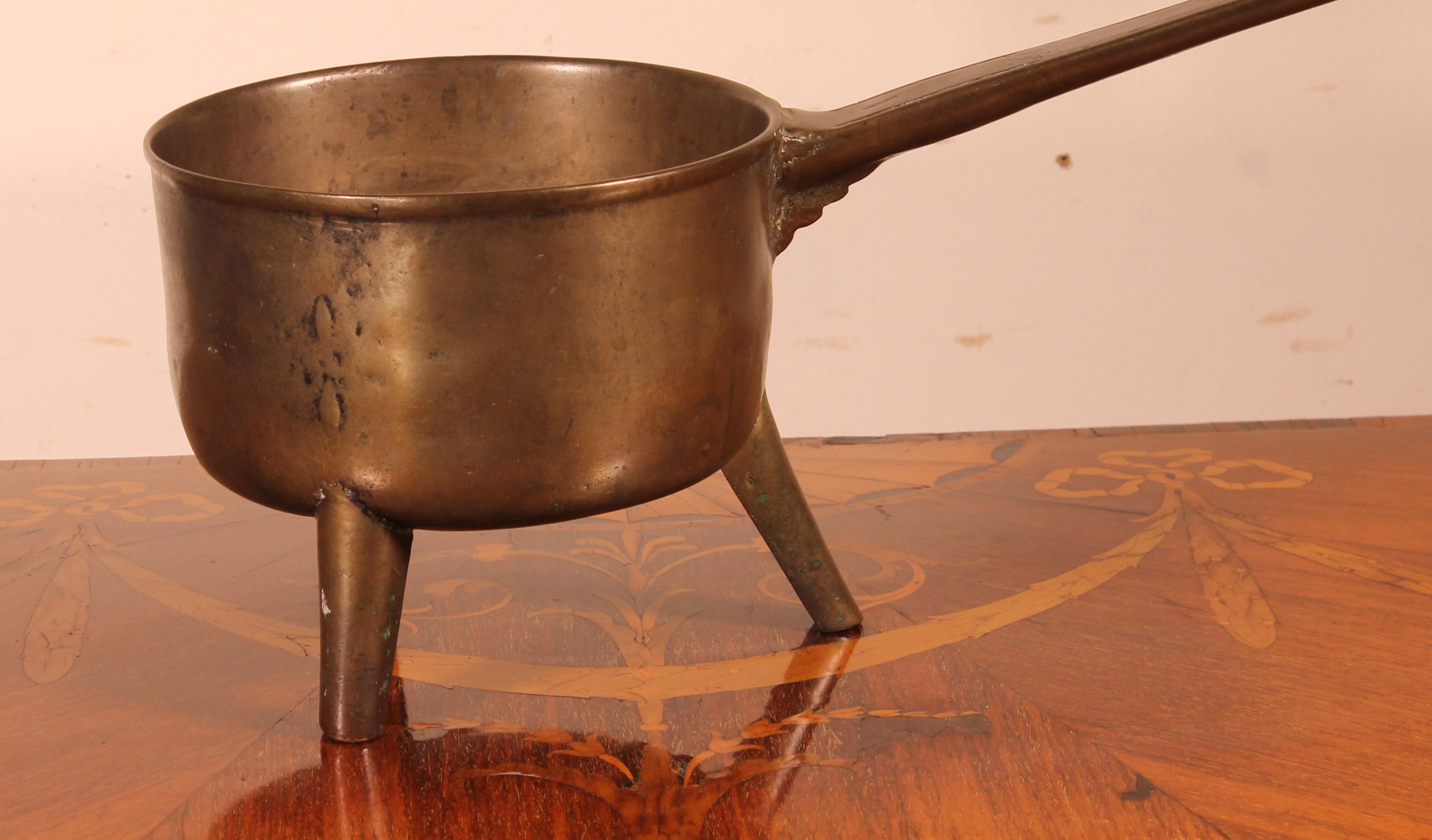 18th Century tripod Apothecary skillet From England.
The skillet is in superb condition and has not undergone any restorations.

Bronze with a very beautiful patina.