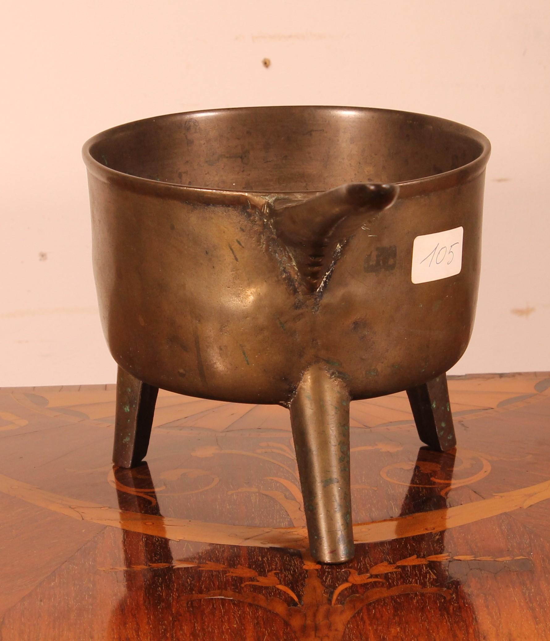 Tripod Apothecary Skillet from the 18th Century England In Good Condition For Sale In Brussels, Brussels