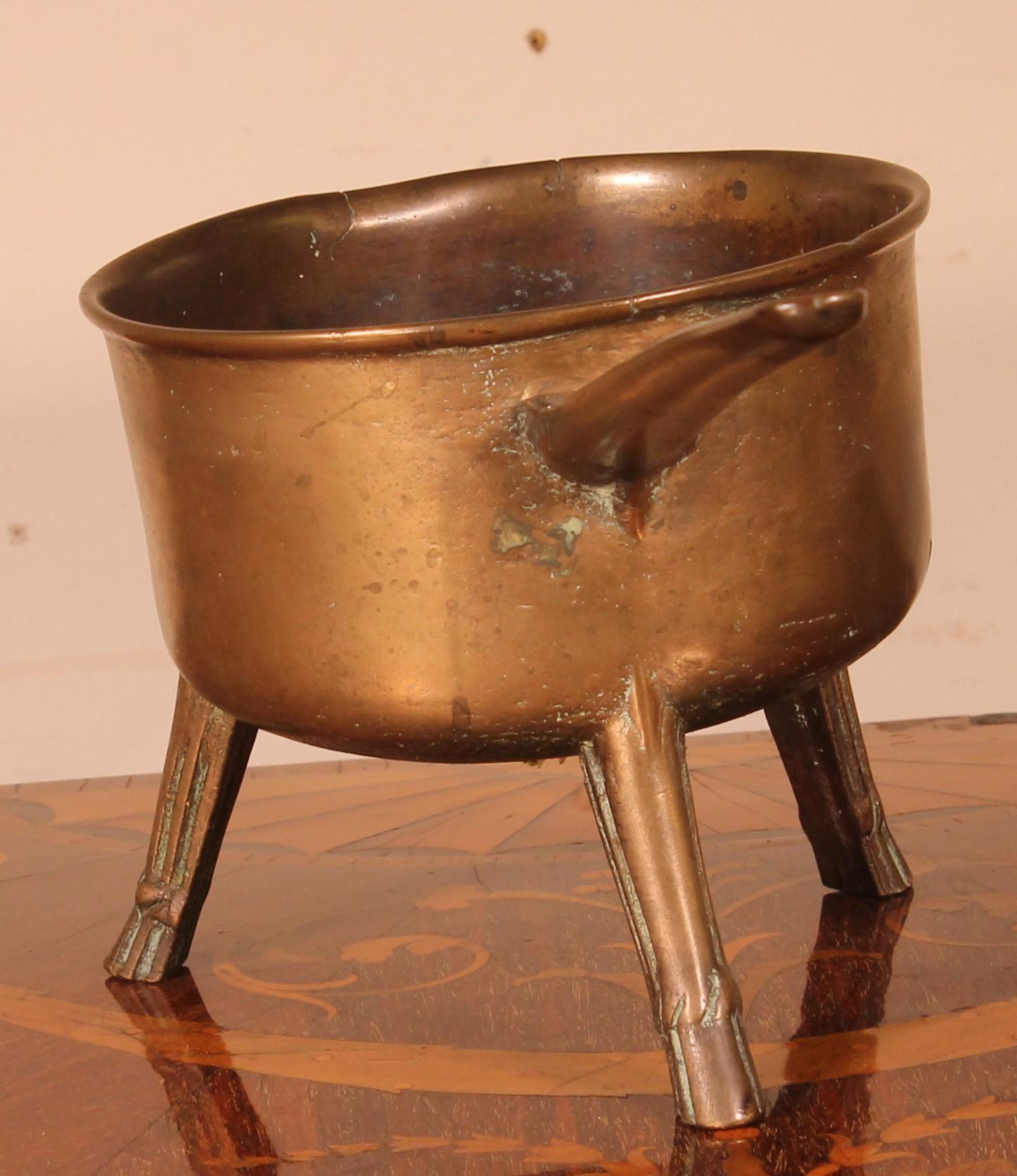 Tripod Apothecary Skillet Late 17th-Early 18th Century, England In Good Condition For Sale In Brussels, Brussels