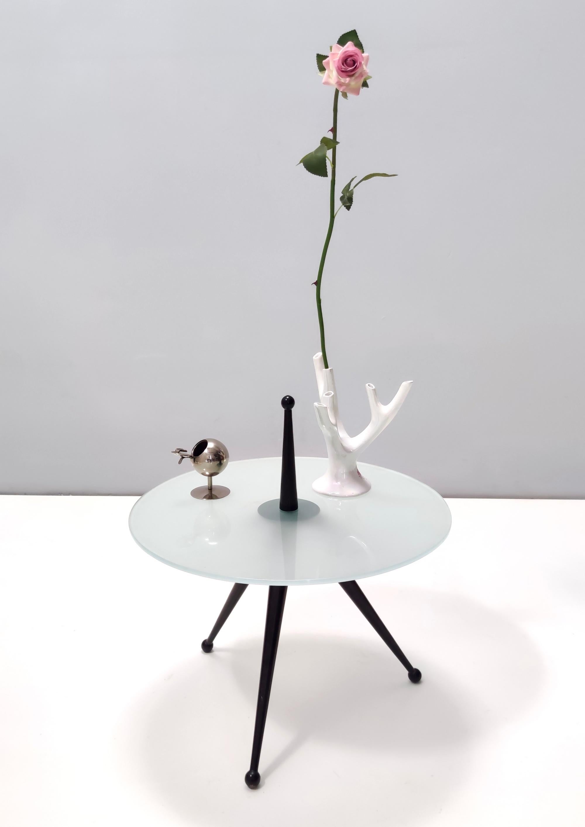 Beistelltisch mit Stativ aus Buche und Glas im Stil von Cesare Lacca, Italien, 1980er Jahre (Postmoderne) im Angebot
