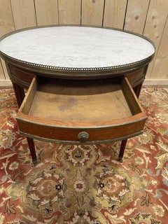 Table bouillotte à trois pieds de style Louis XVI