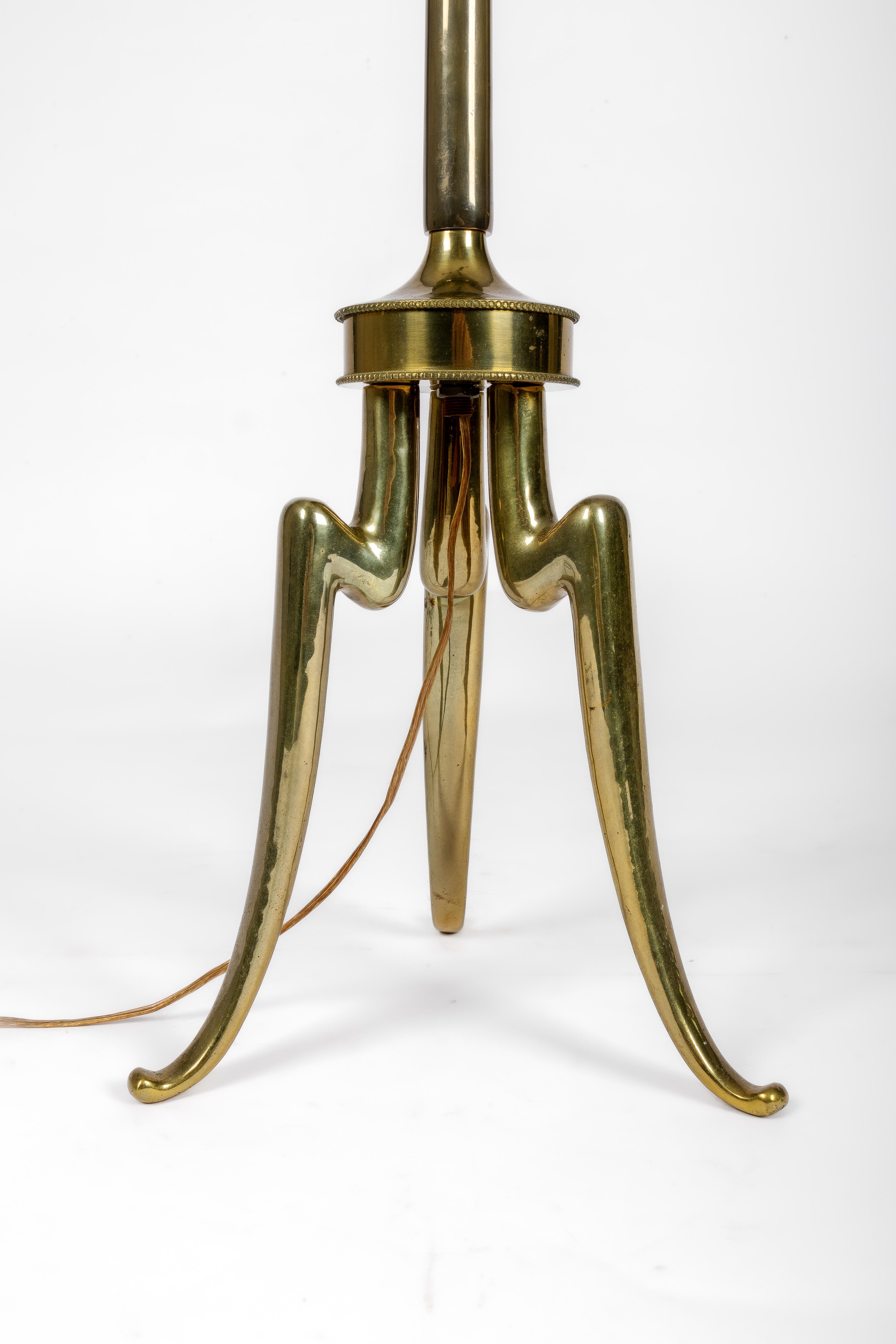 Tripod brass Maison Jansen-style table lamp For Sale 1